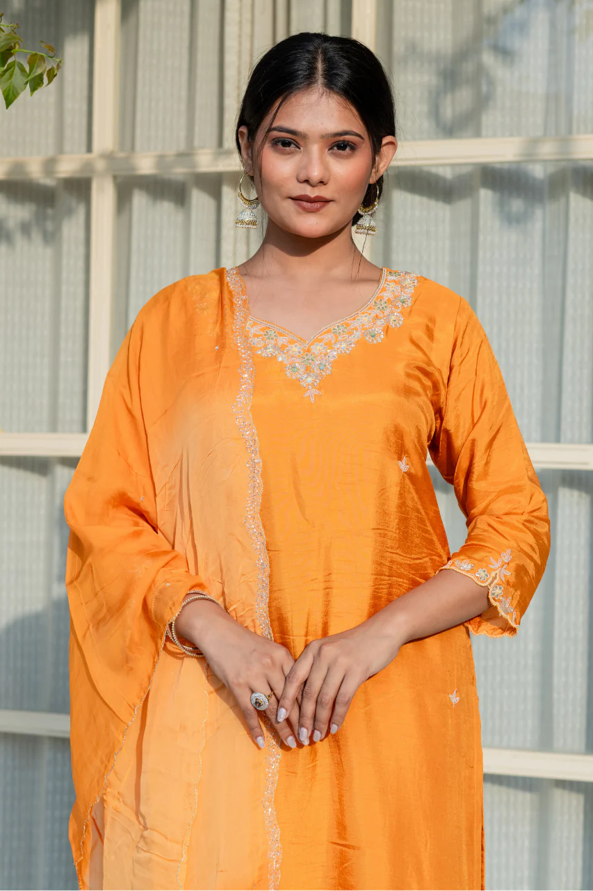'Aabroo' Silk Hand Embroidered Pant Set - Image 5