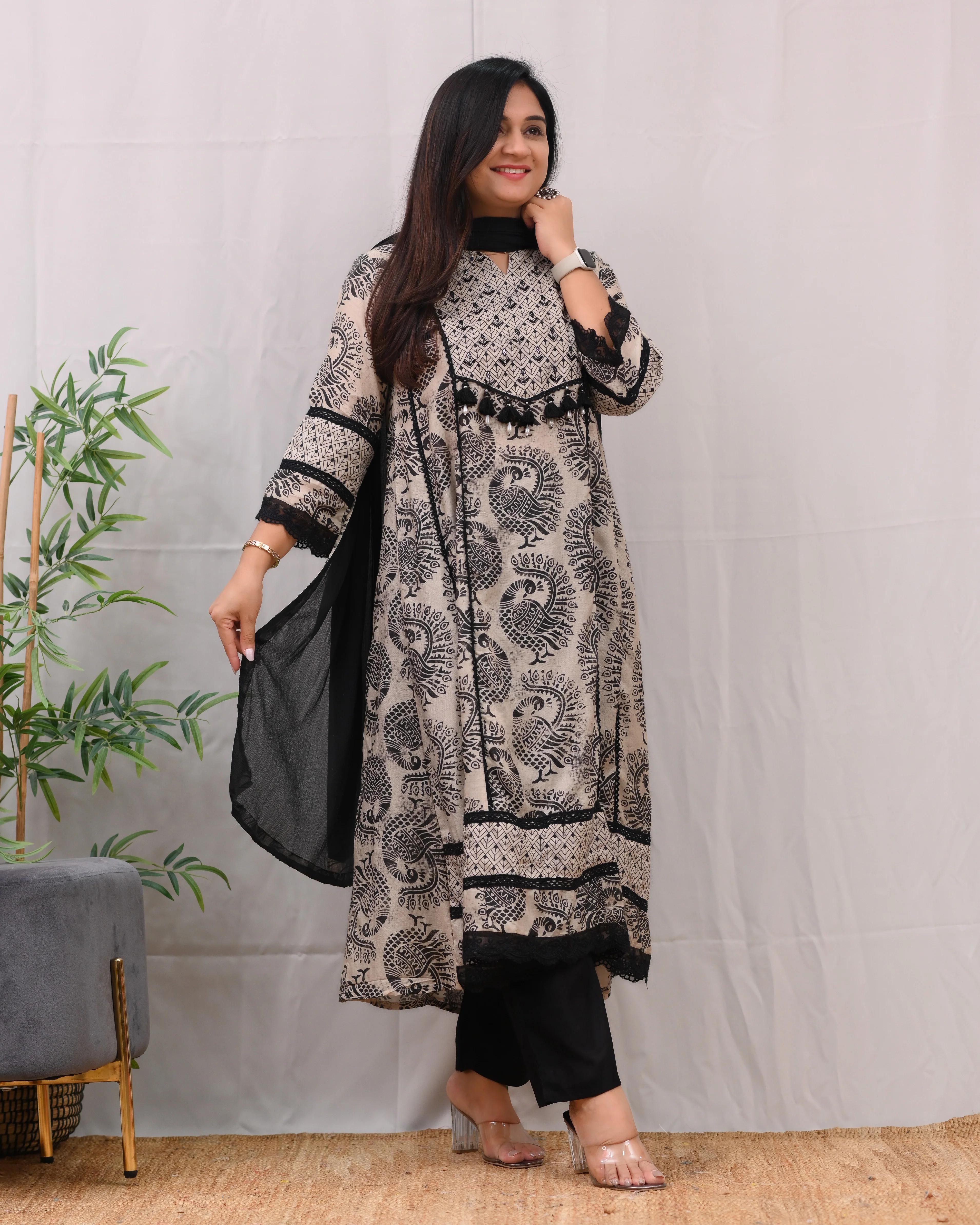 Aaravi Muslin Embroidered Pakistani pant set - Image 3