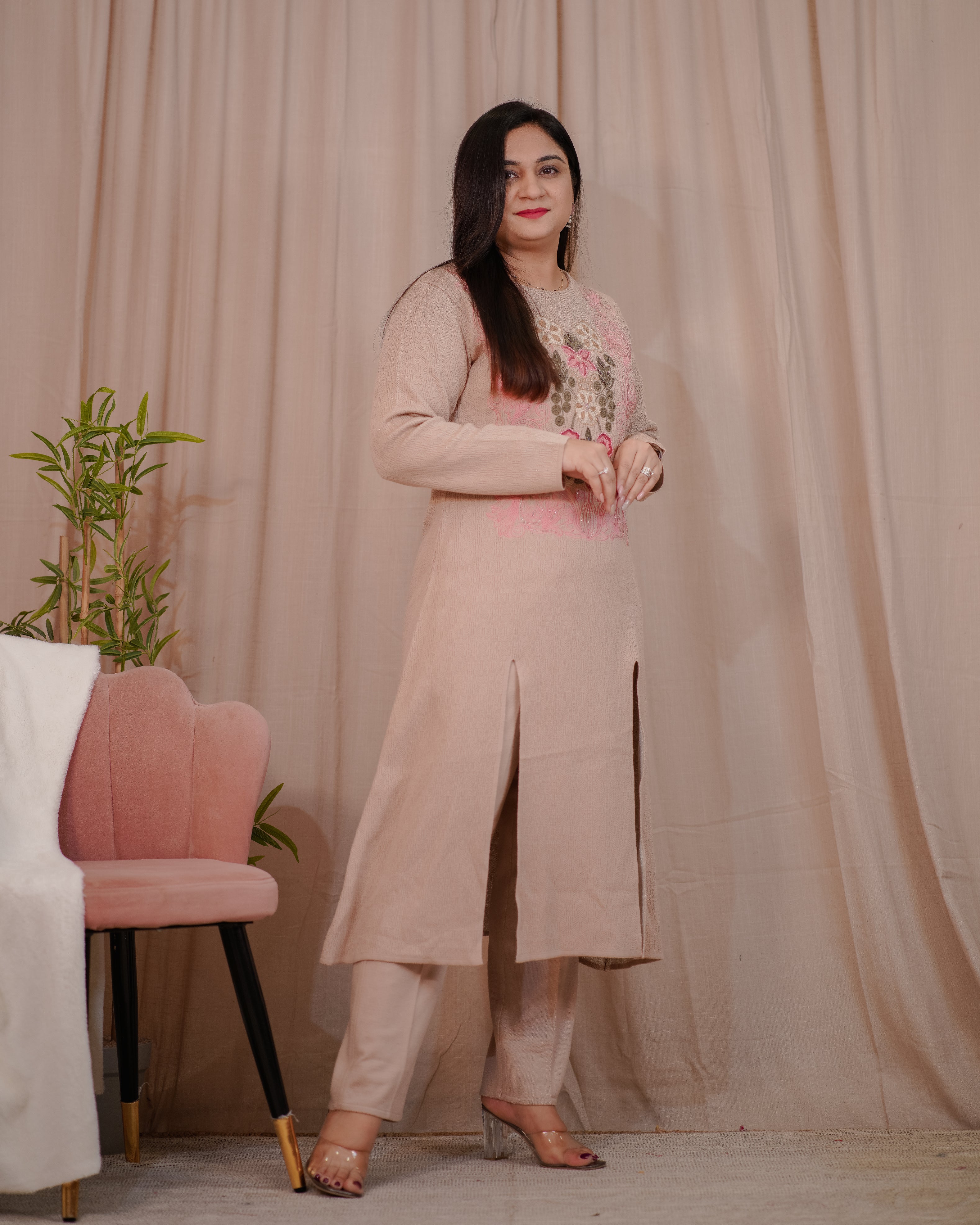 Anamika Woollen Embroidered Pant Set - Image 3