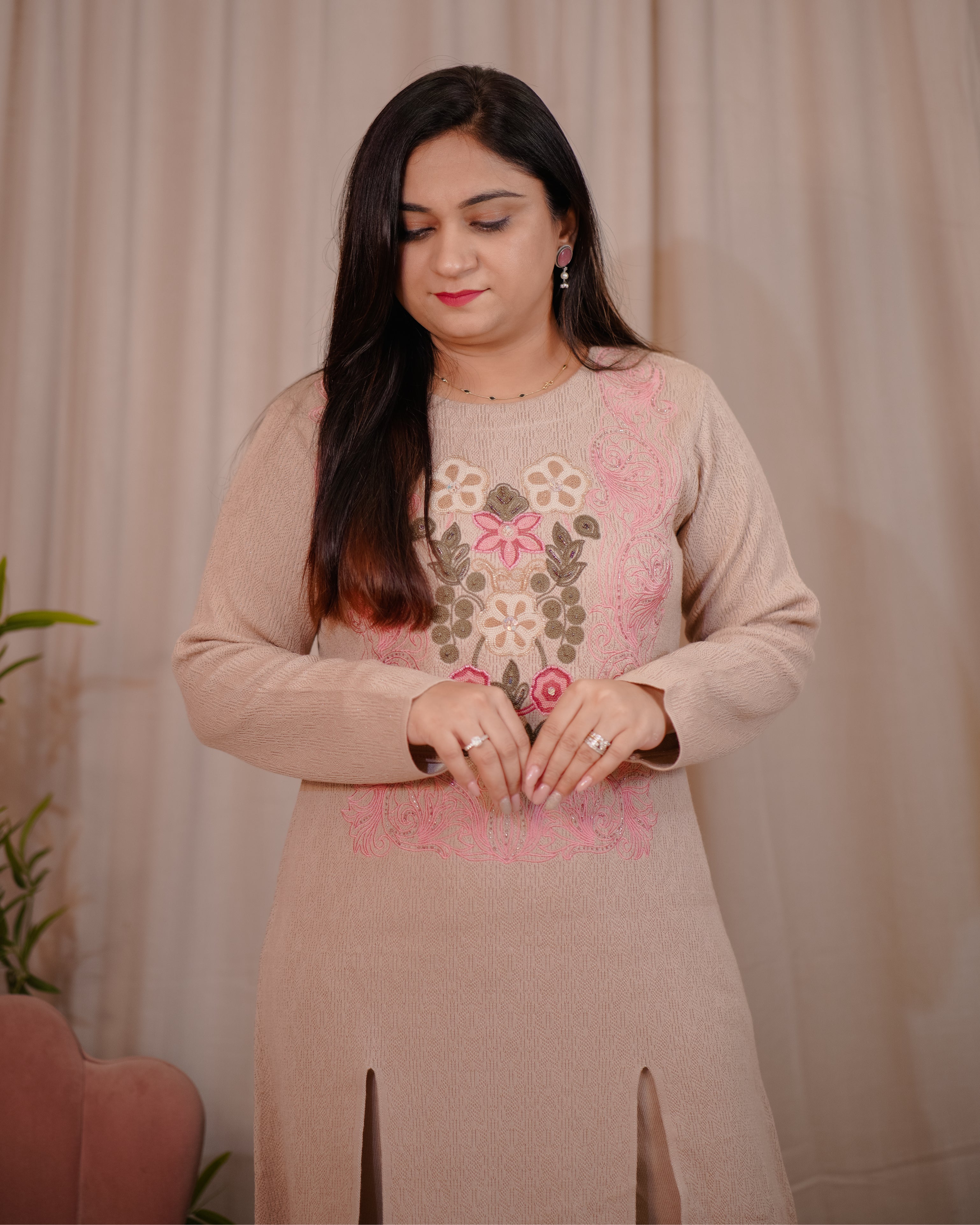 Anamika Woollen Embroidered Pant Set - Image 4