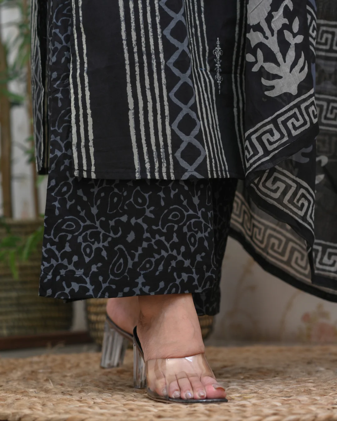Anaya Cotton Embroidered Straight Divider set - Image 12