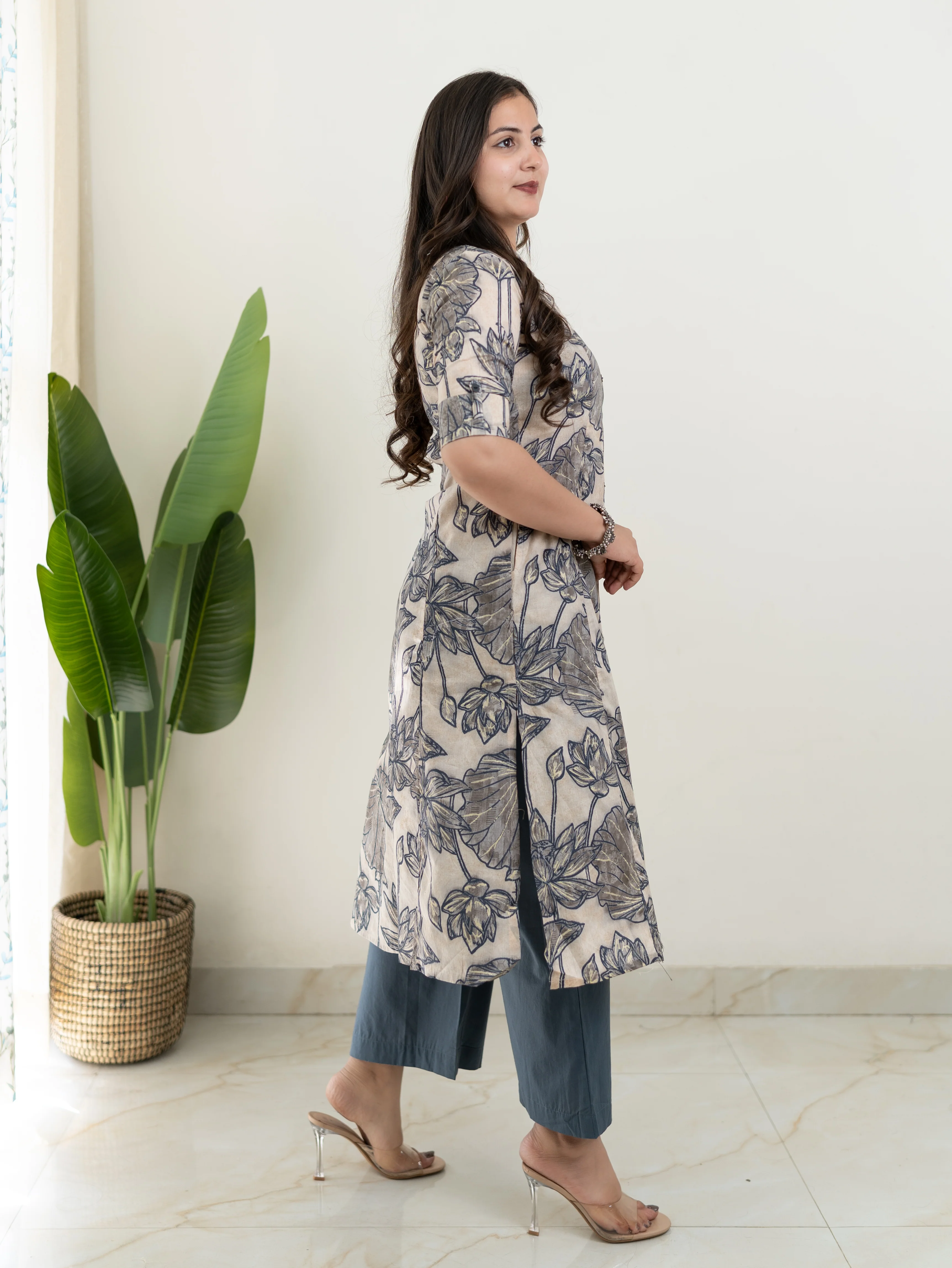 Grey Floral A-line Cotton Kurta Set - Image 5