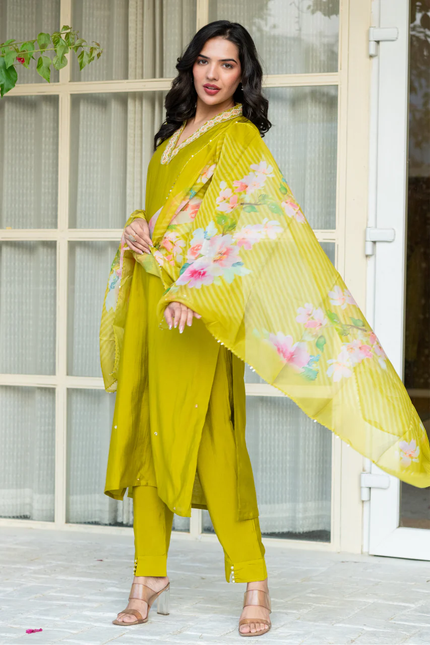 'Gulposh' Silk Green Hand Embroidered Pant Set - Image 3