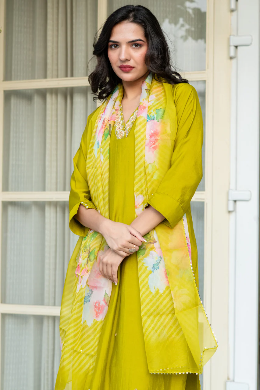 'Gulposh' Silk Green Hand Embroidered Pant Set - Image 4