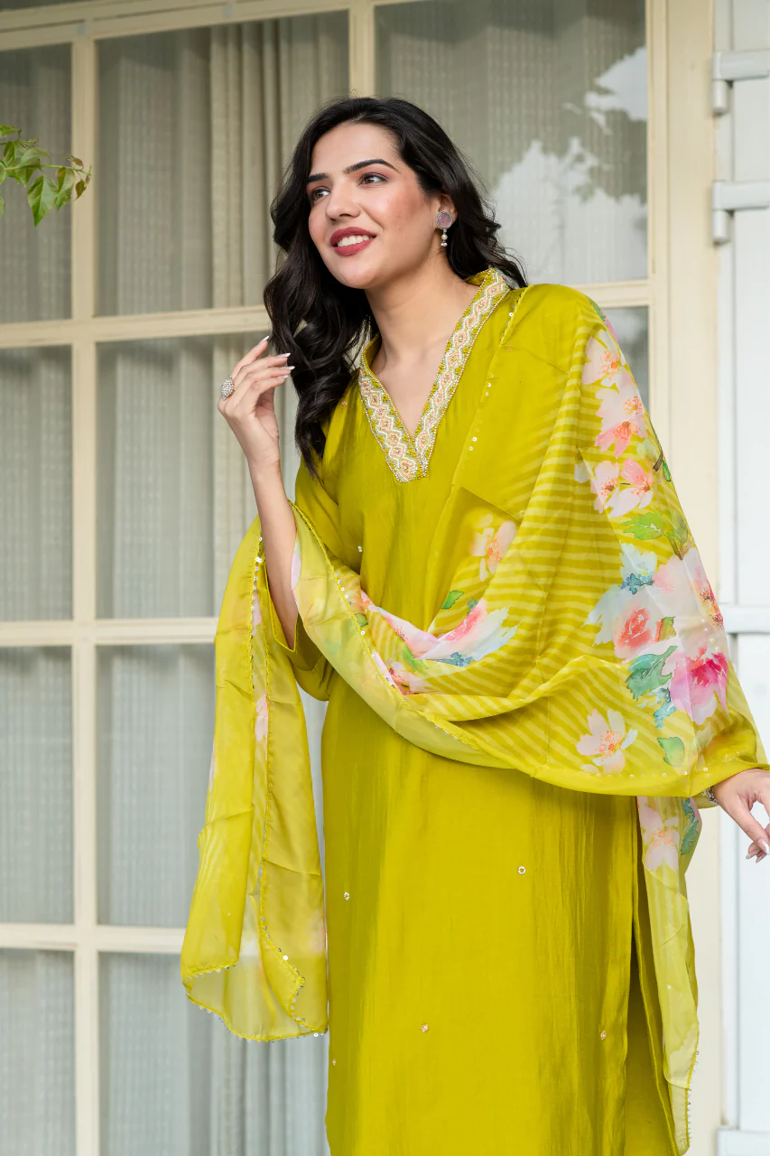 'Gulposh' Silk Green Hand Embroidered Pant Set - Image 5