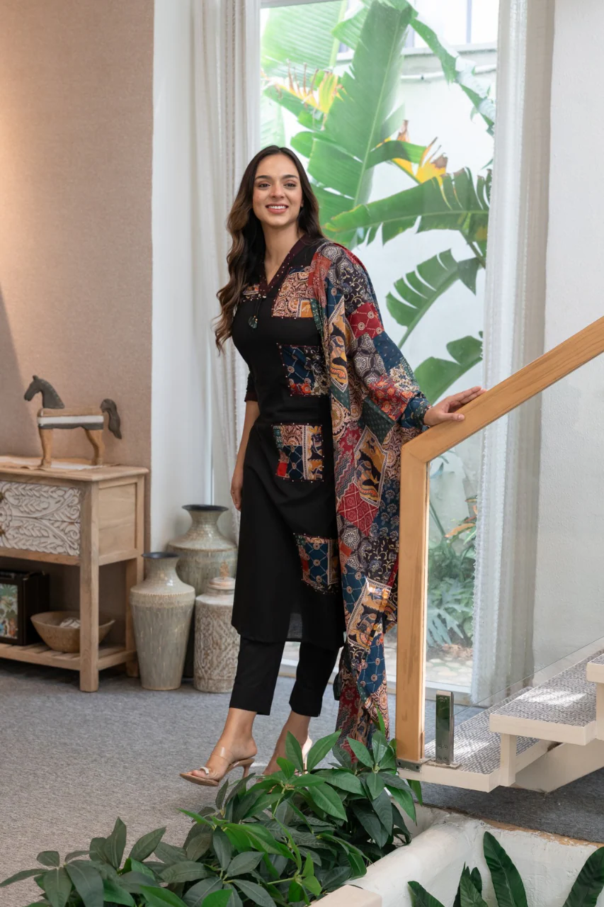 Ira cotton Ajrakh Katha detailed straight Pant Set - Image 4