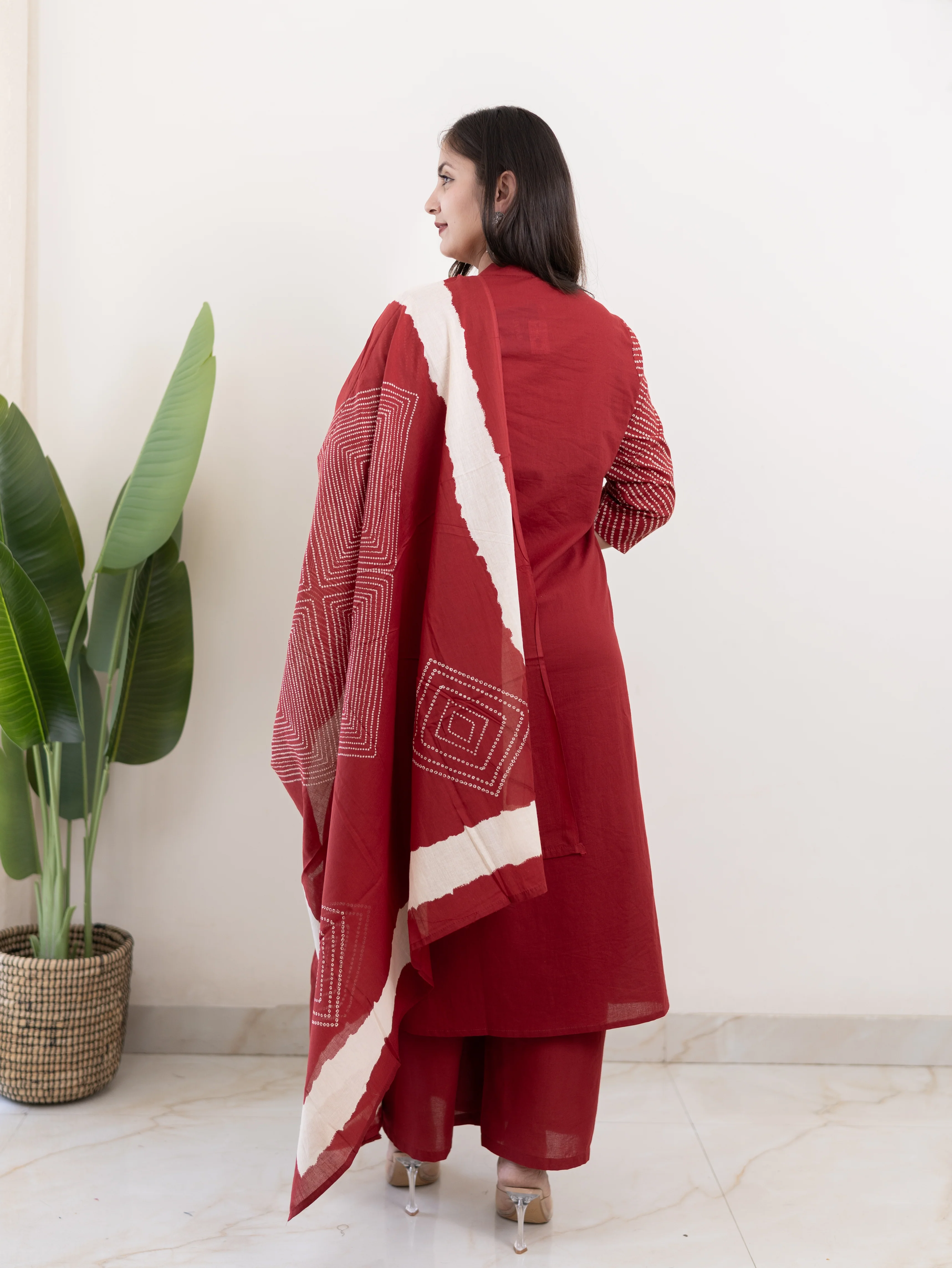 Isra Red Cotton Bandhani Straight Dupatta Set - Image 5