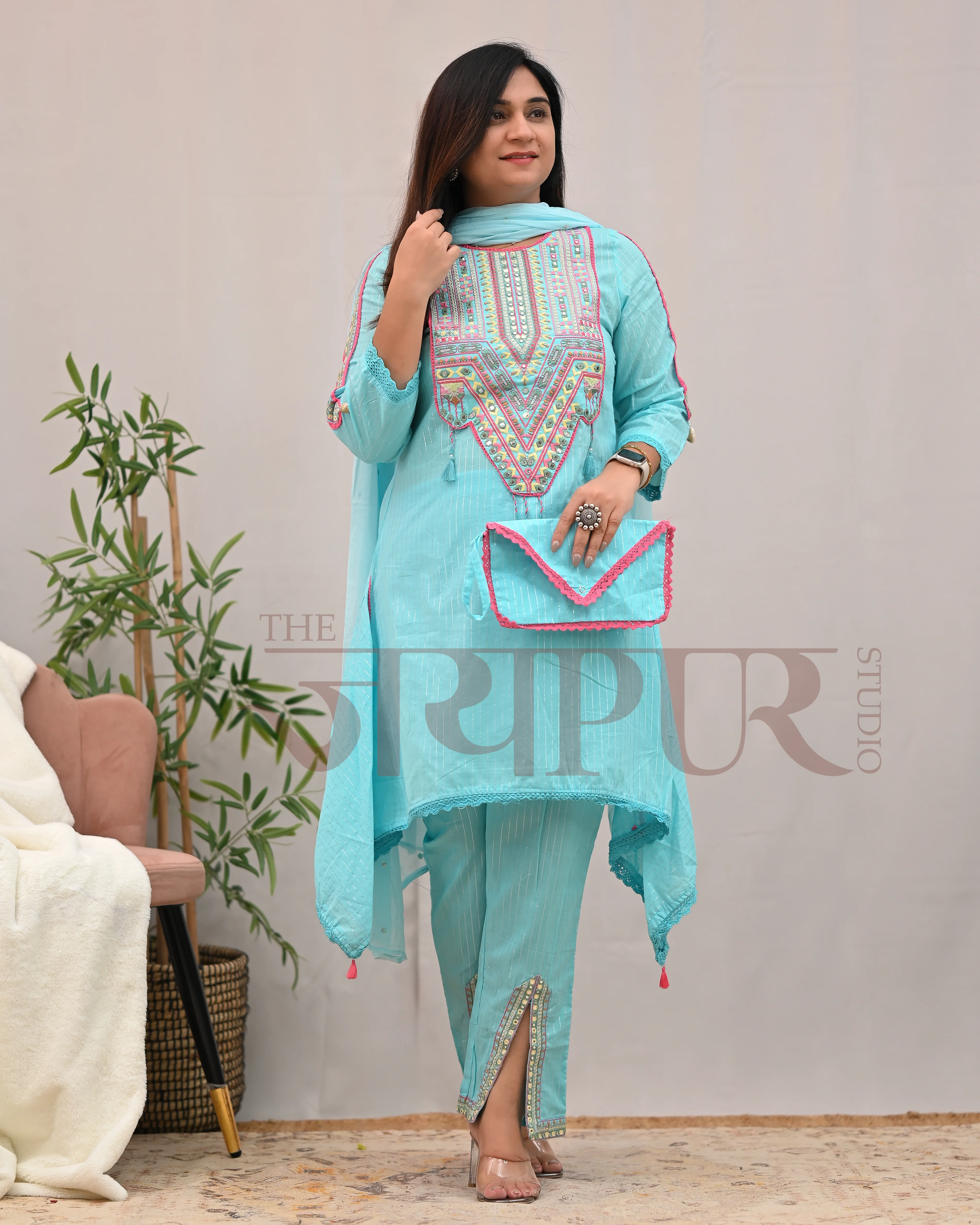 Meerza Asymmetric Embroidered Pant Set - Image 13