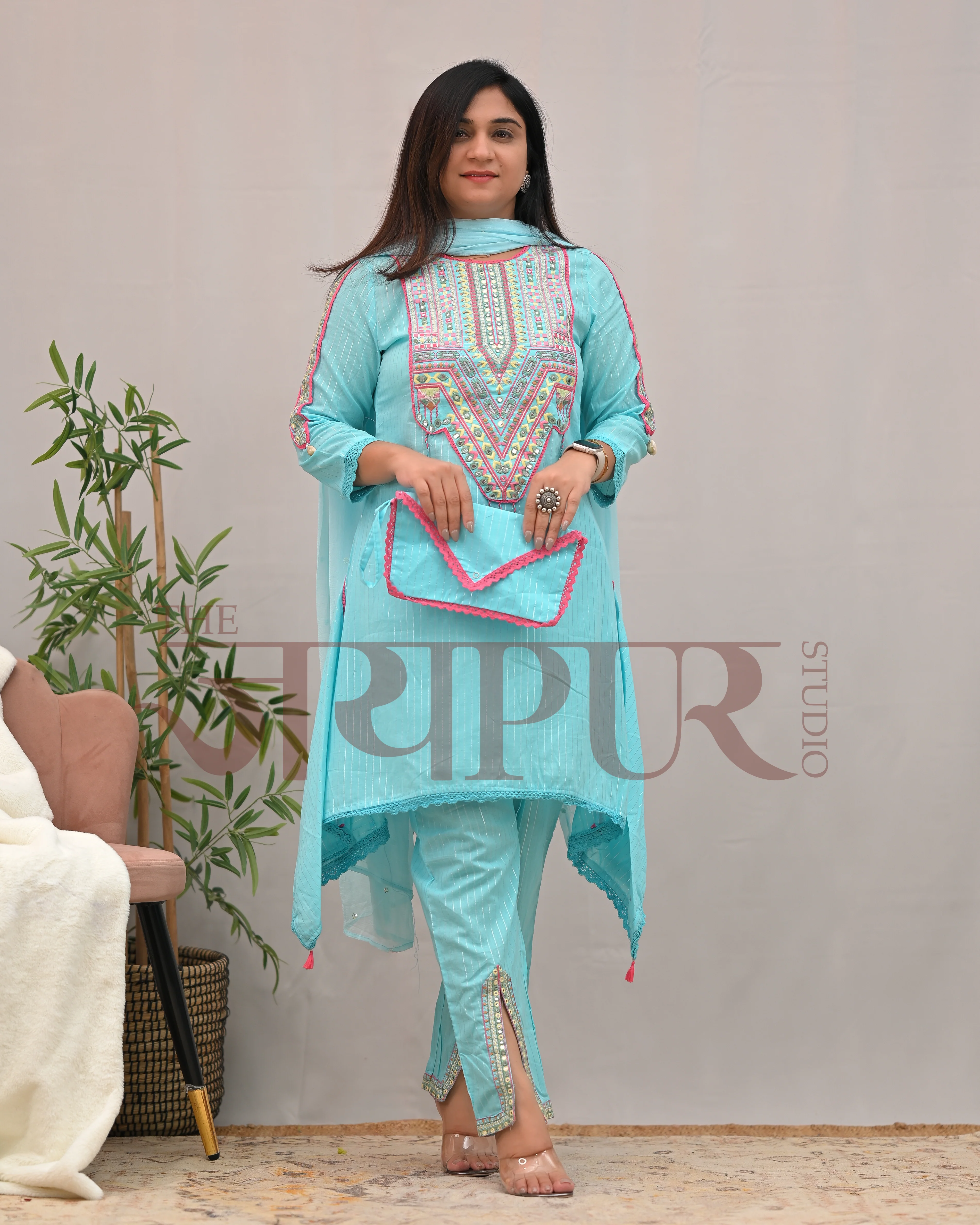 Meerza Asymmetric Embroidered Pant Set - Image 4