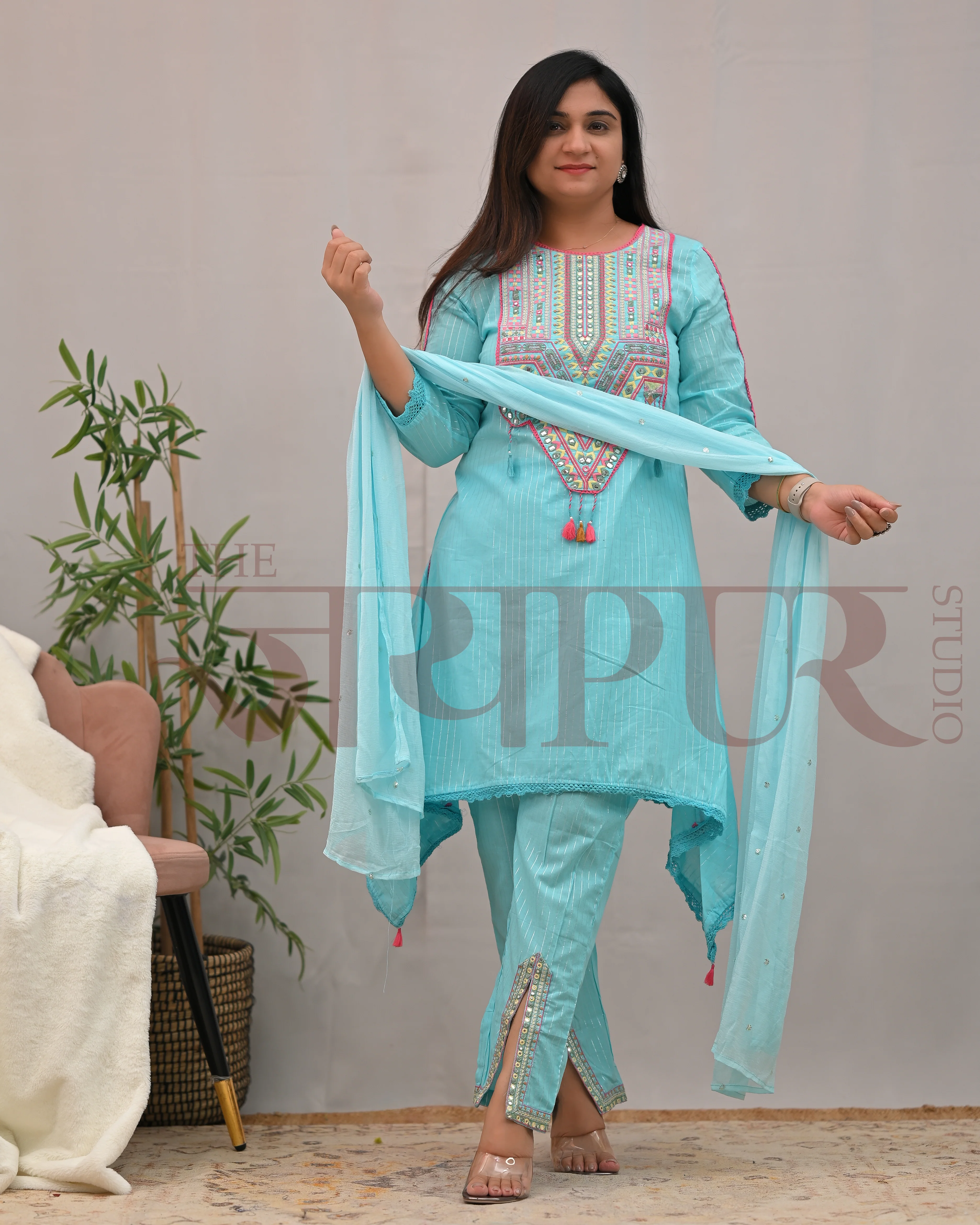 Meerza Asymmetric Embroidered Pant Set - Image 6