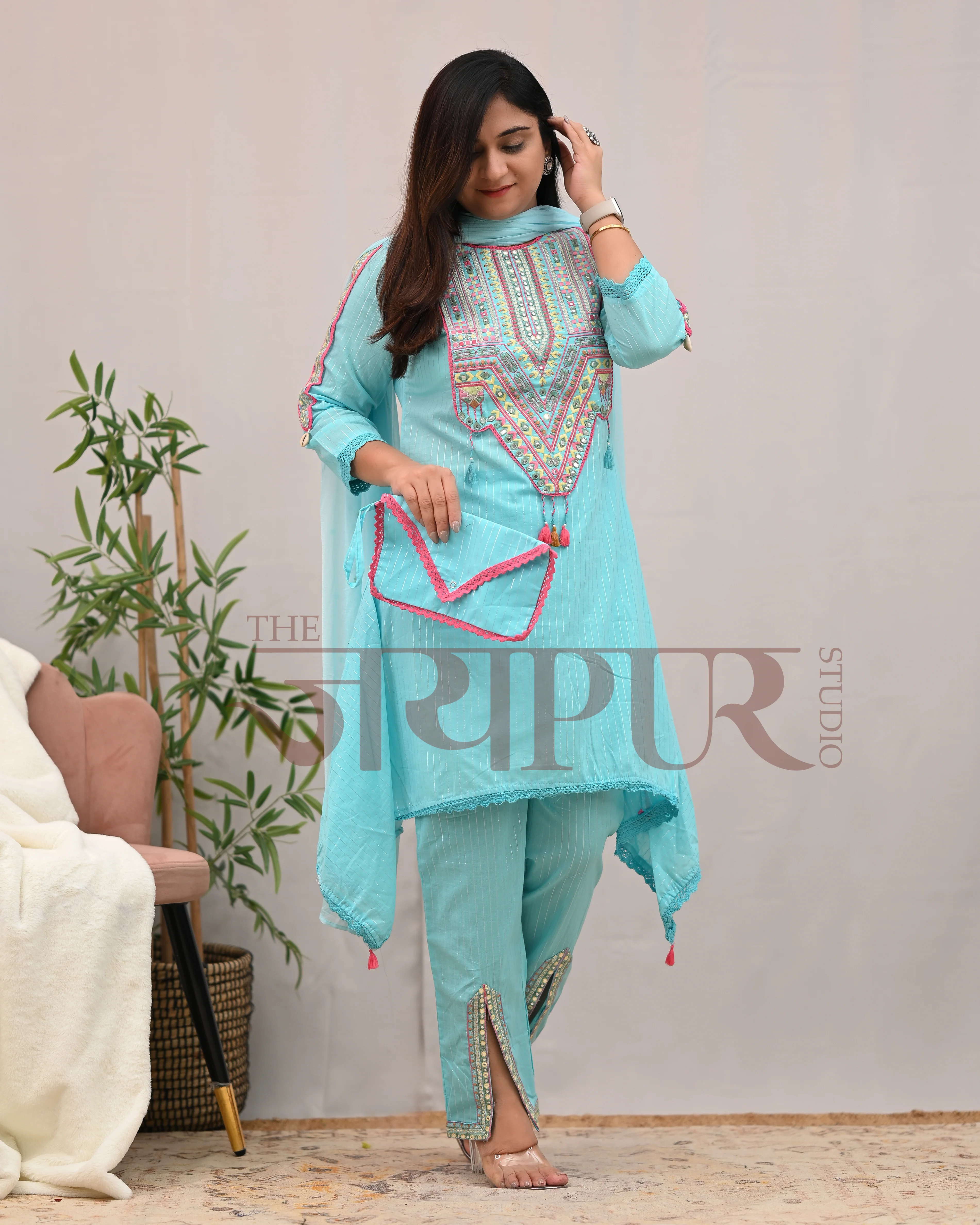 Meerza Asymmetric Embroidered Pant Set - Image 9