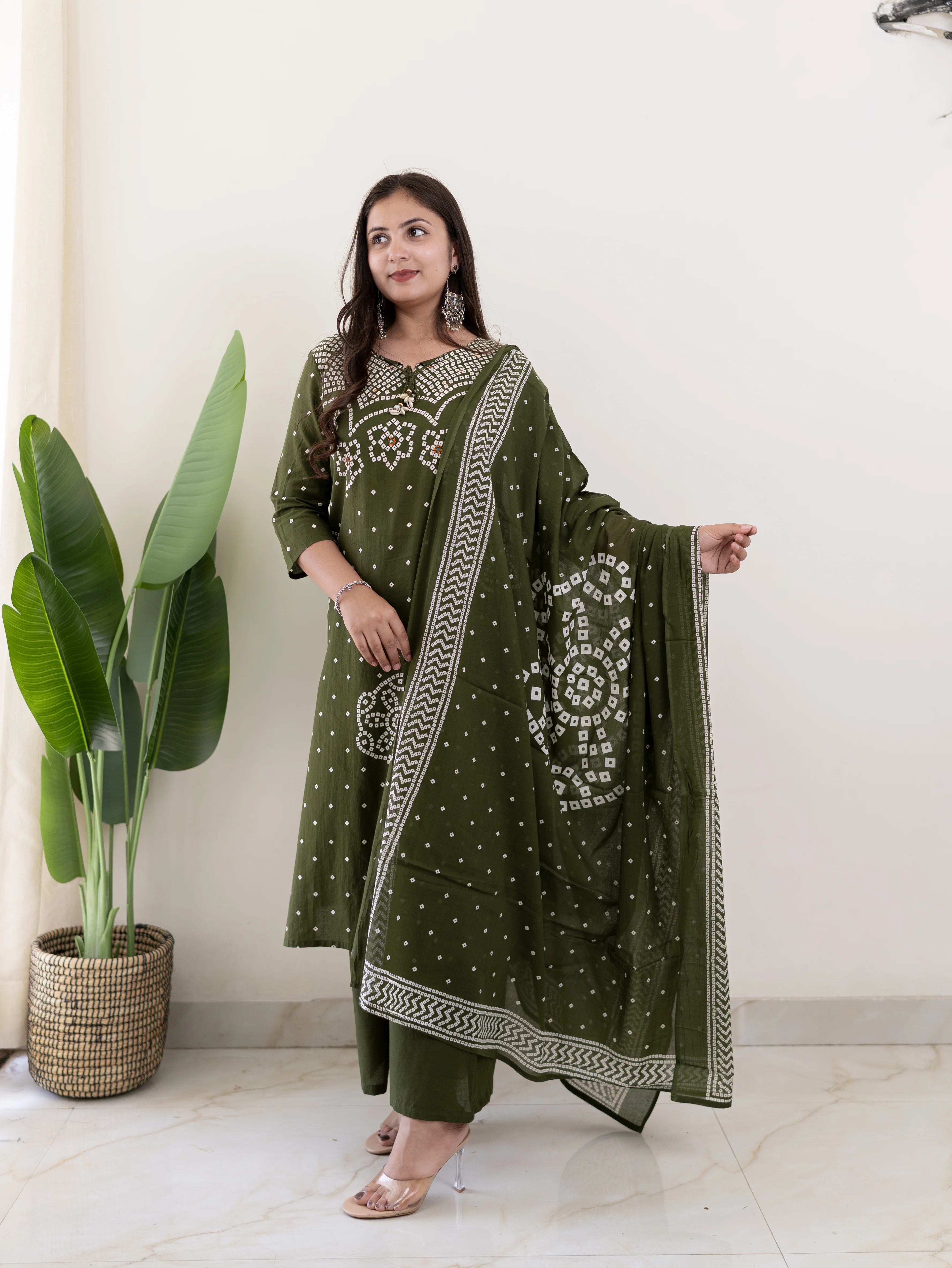 Mishi Green Cotton Bandhani Straight Dupatta Set - Image 2