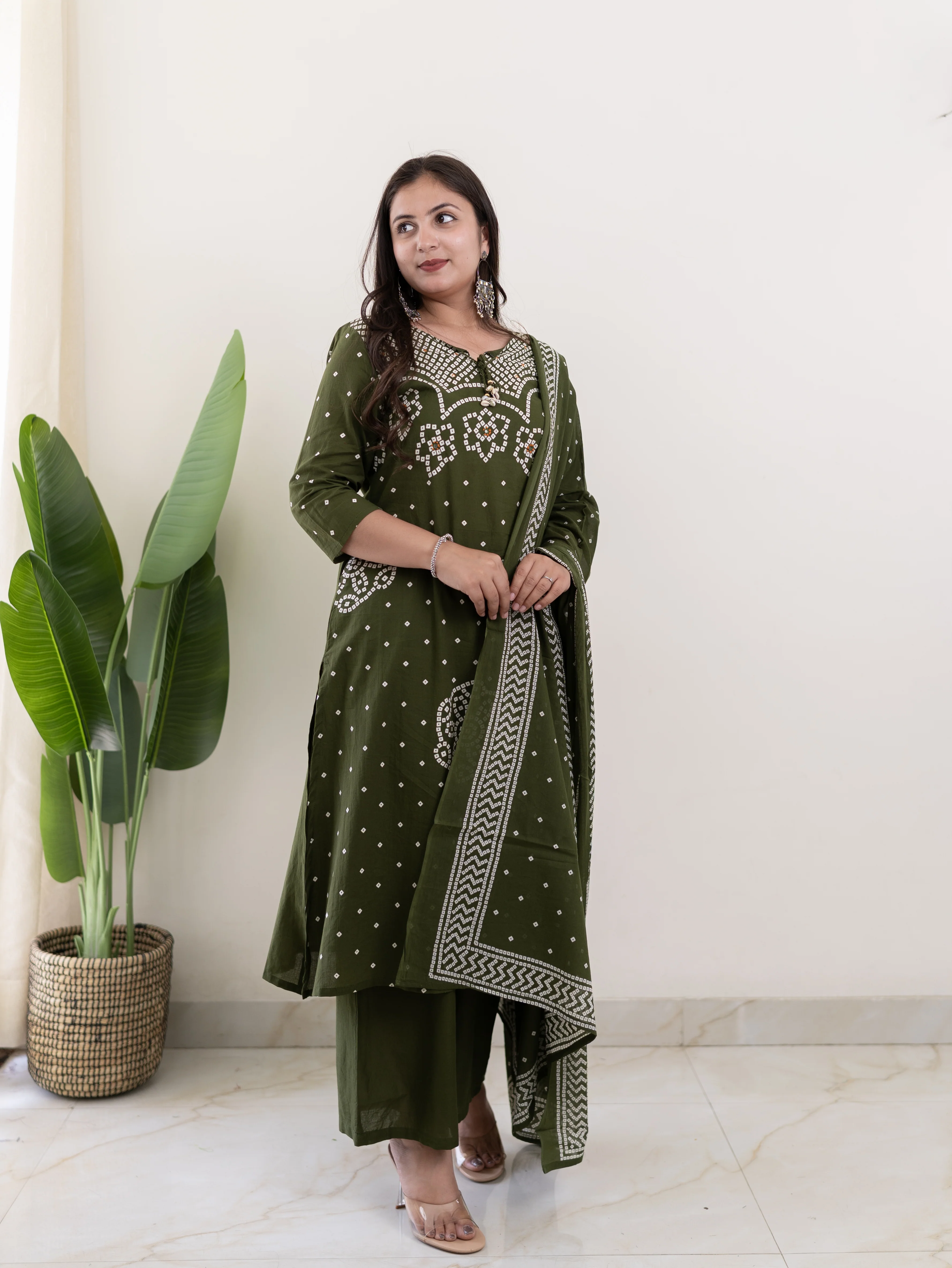 Mishi Green Cotton Bandhani Straight Dupatta Set - Image 3