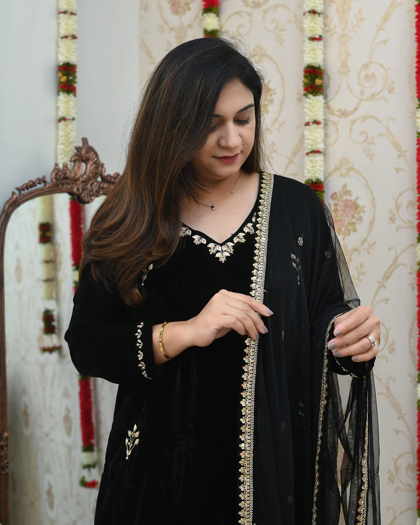 Rasheeda Velvet Hand Embroidered Pant Set - Image 6
