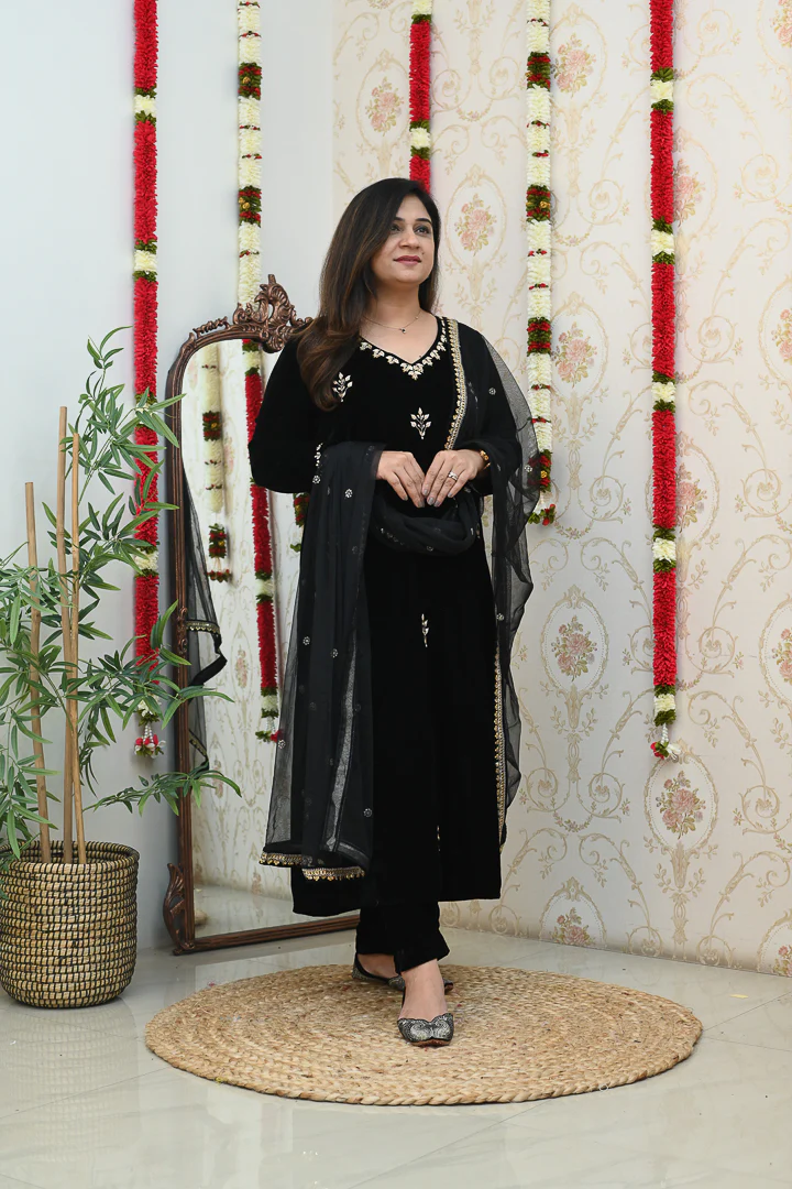 Rasheeda Velvet Hand Embroidered Pant Set - Image 8