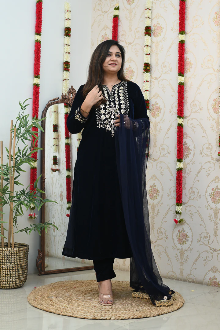 Saba Velvet Hand Embroidered Pant Set - Image 3