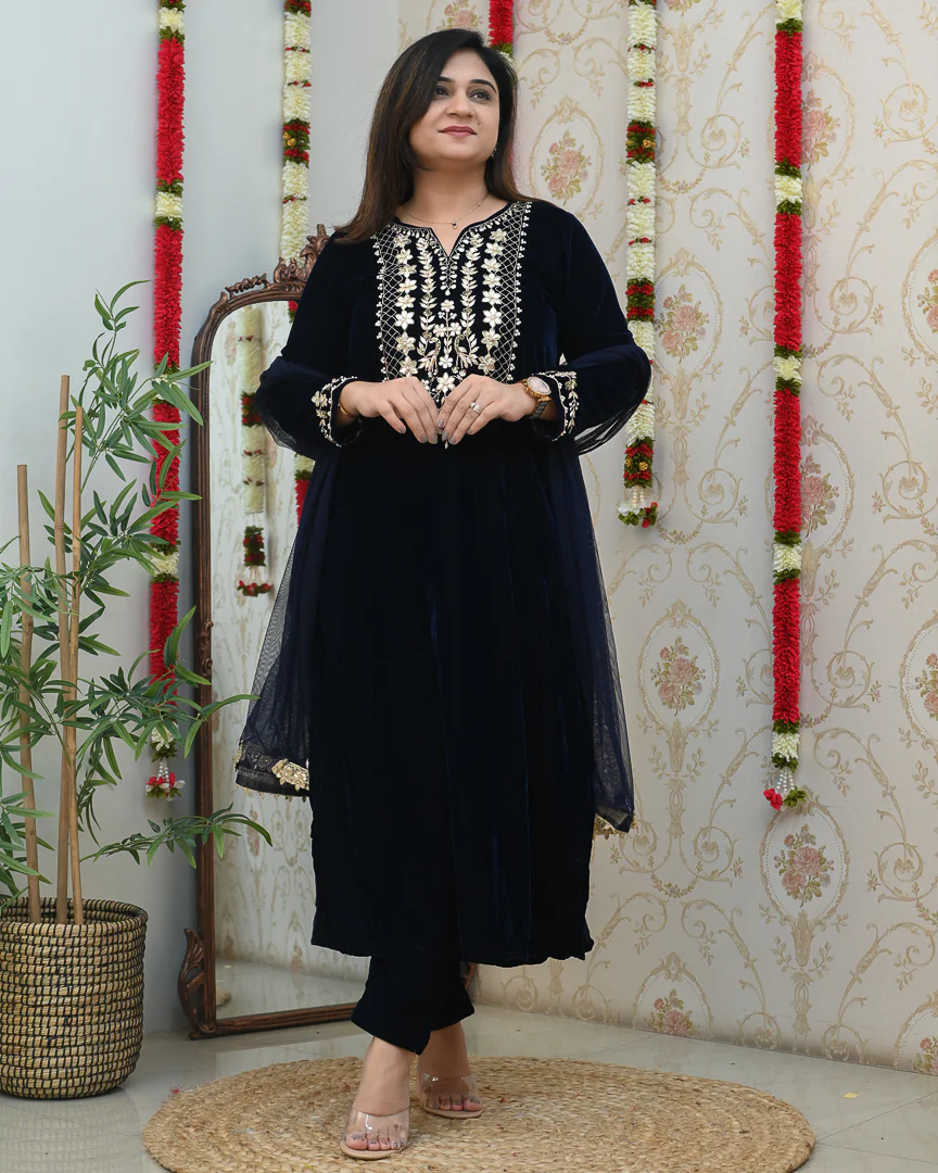 Saba Velvet Hand Embroidered Pant Set - Image 4