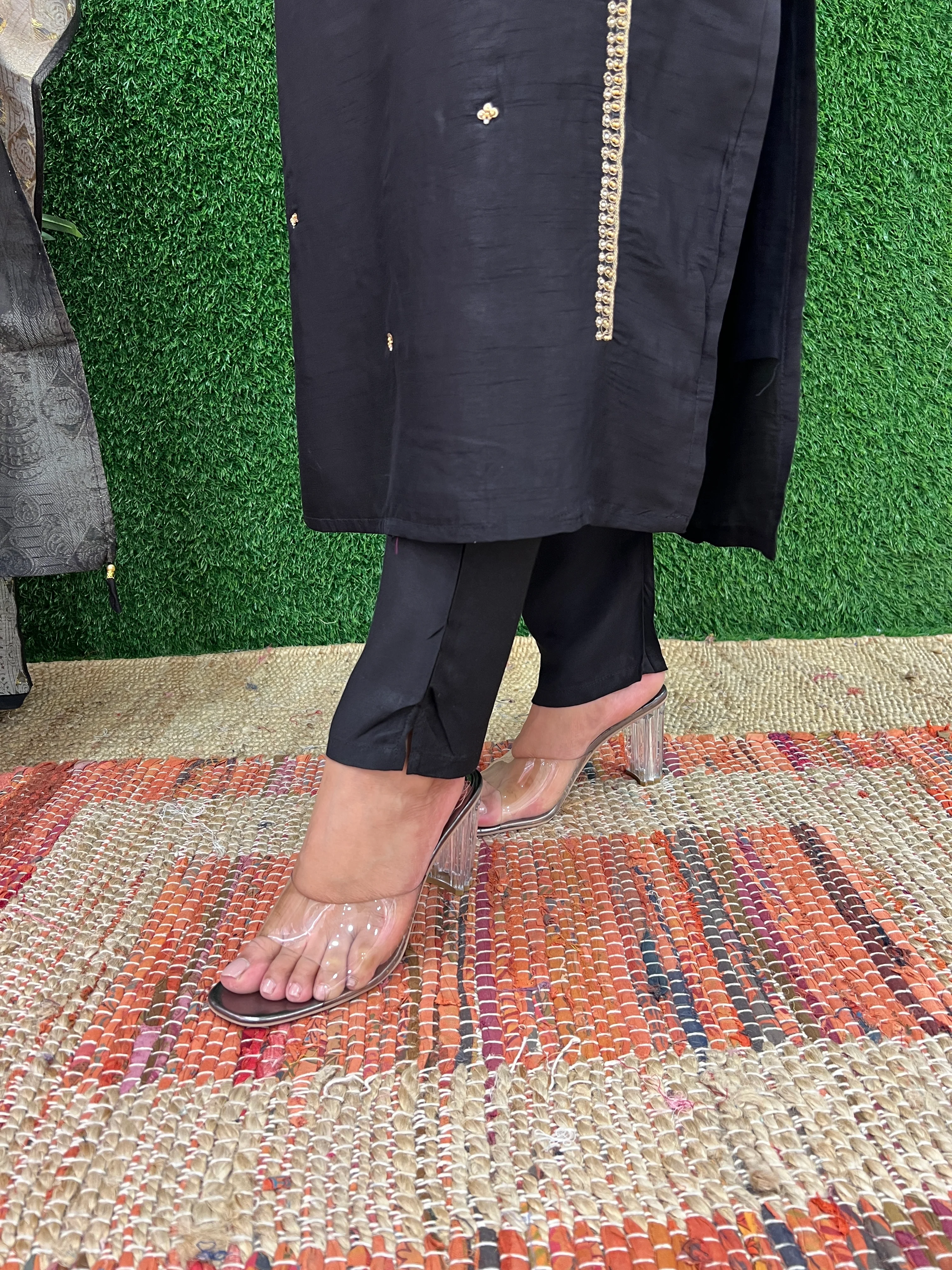 Saira Silk Handembroidered Pant Set! - Image 8