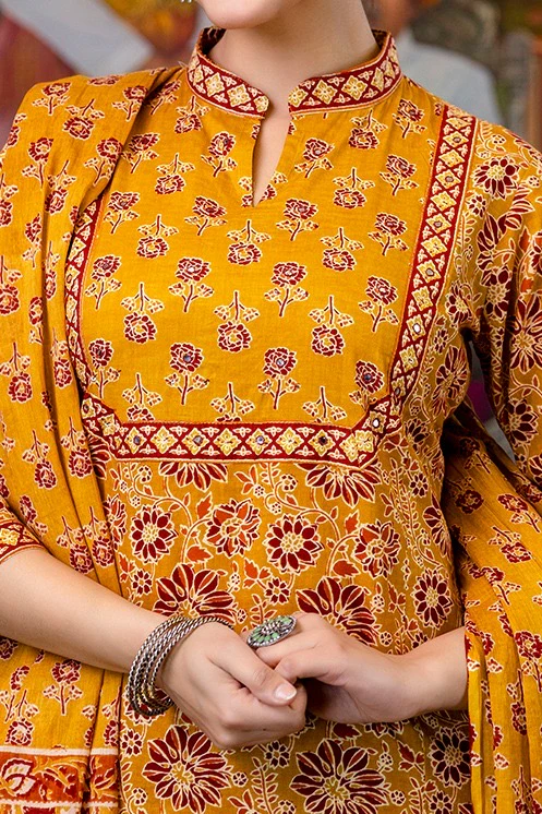 Sajda Cotton Embroidered Pant Set - Image 8
