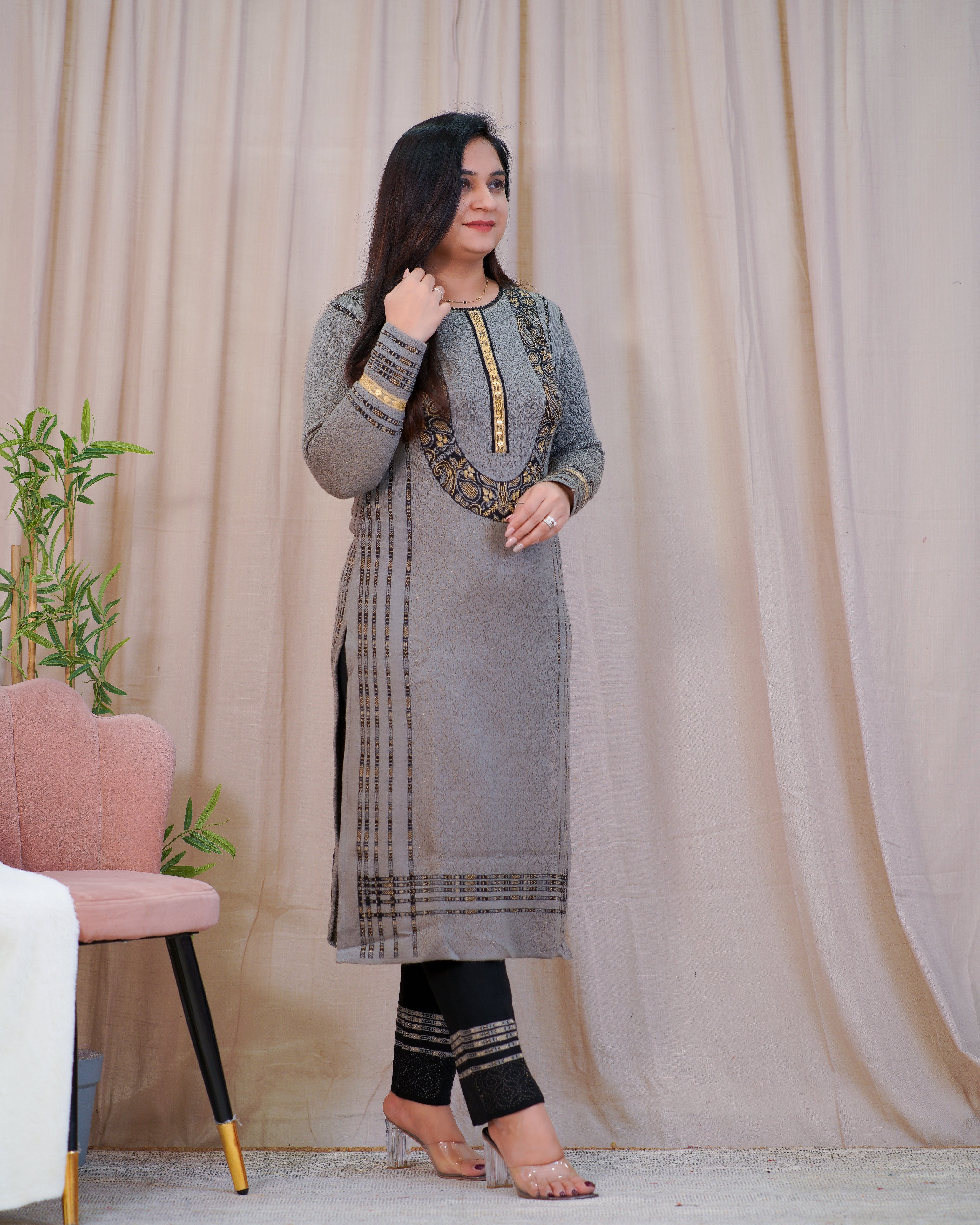 Samaira Woollen Embroidered Pant Set - Image 7