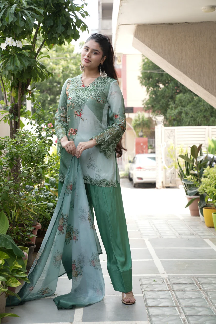 Sara Green Premium Crepe Detailed Farshi Salwar Set - Image 9
