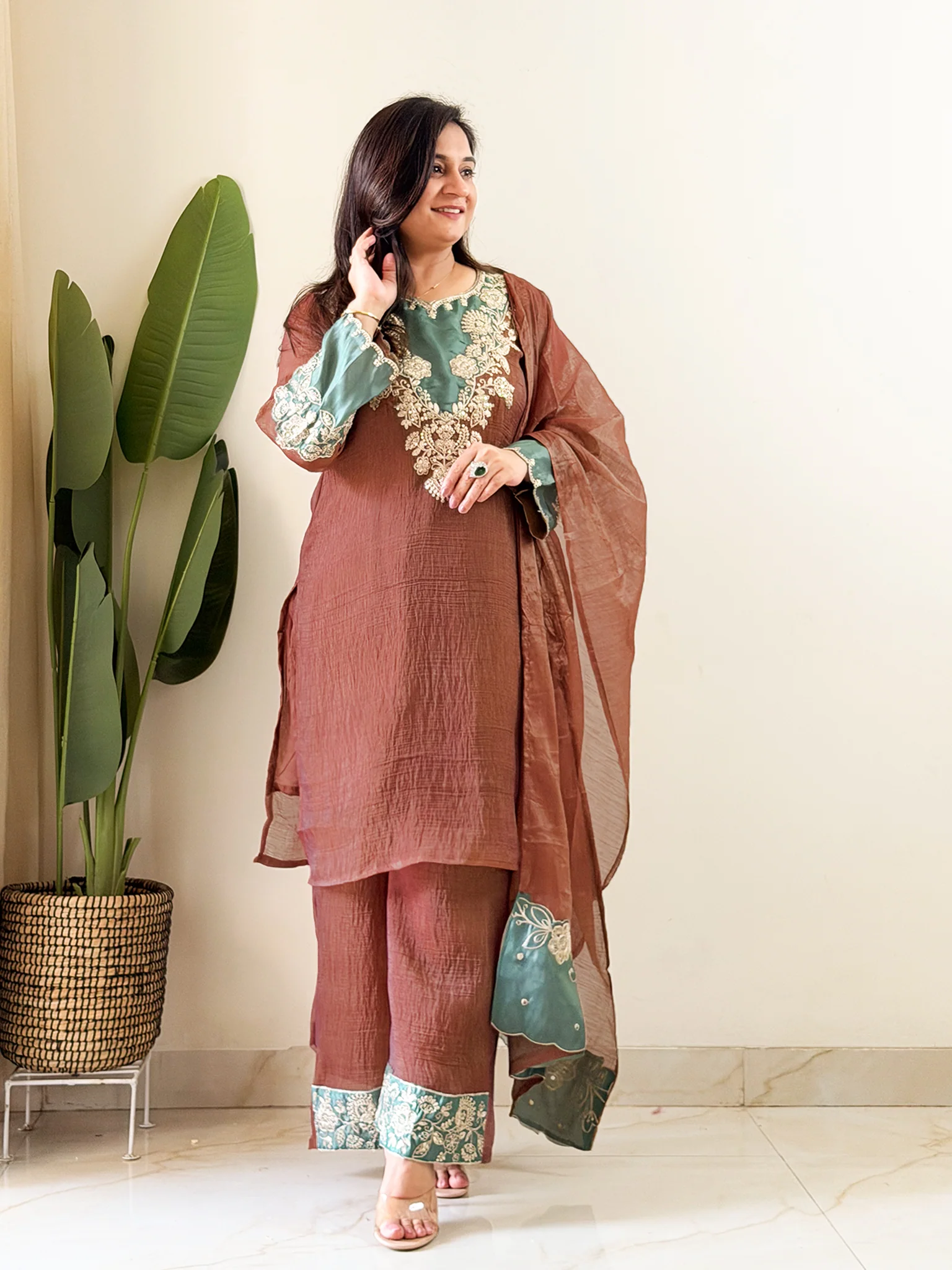 Kanika Shimmer Tissue Applique Detailed Dupatta Set - Image 4