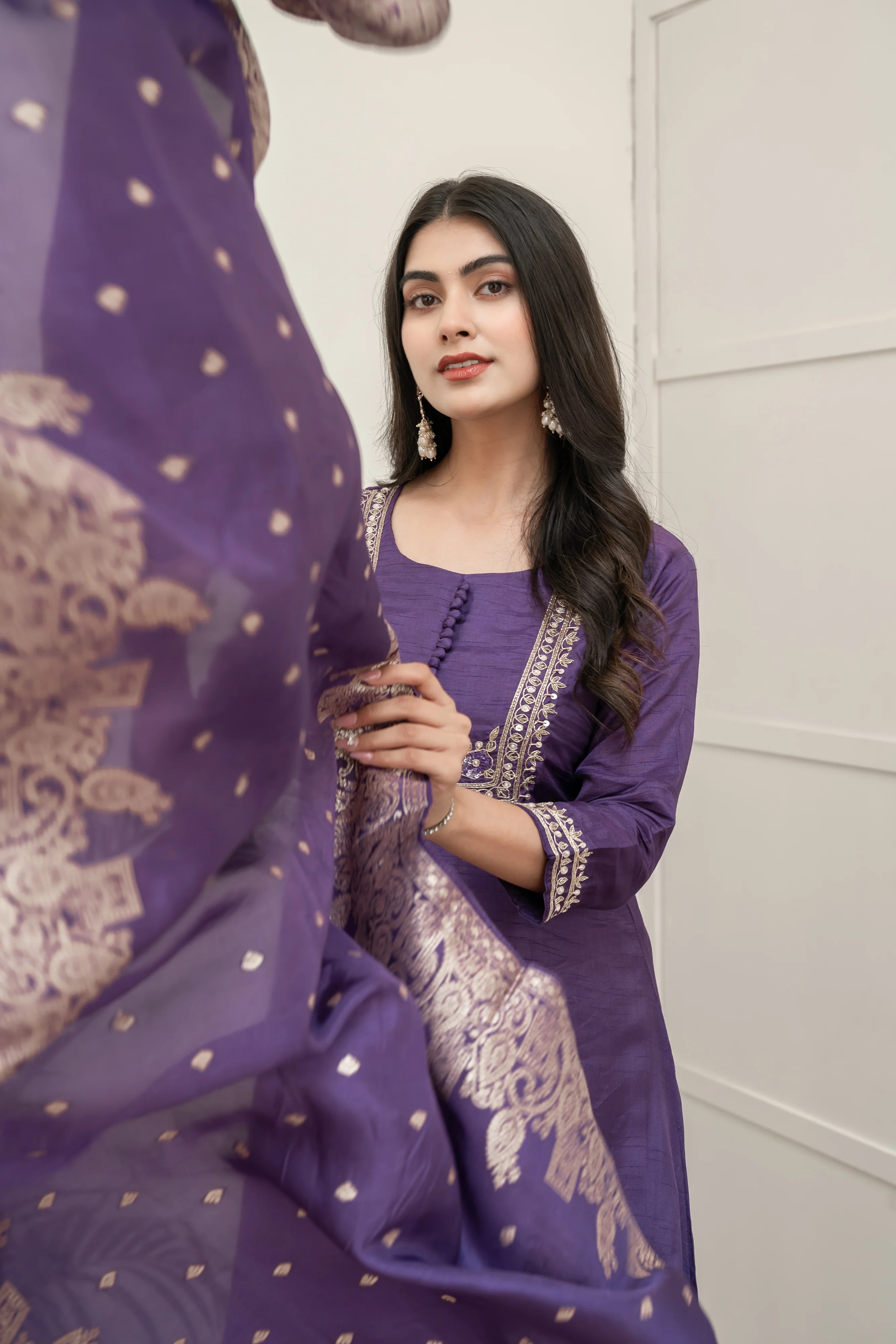 Shloka Silk Hand Embroidered Pant Set - Image 4