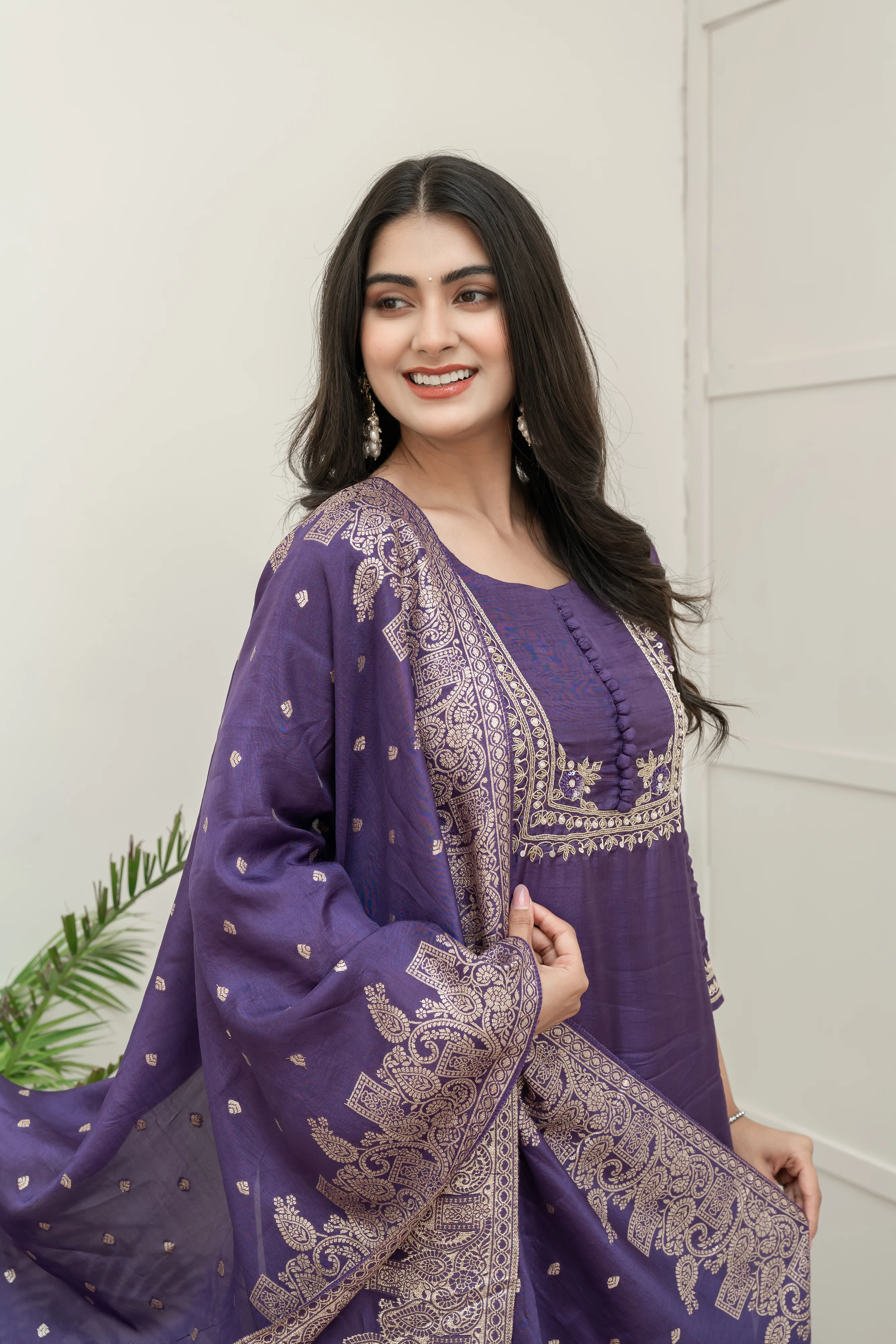 Shloka Silk Hand Embroidered Pant Set - Image 5