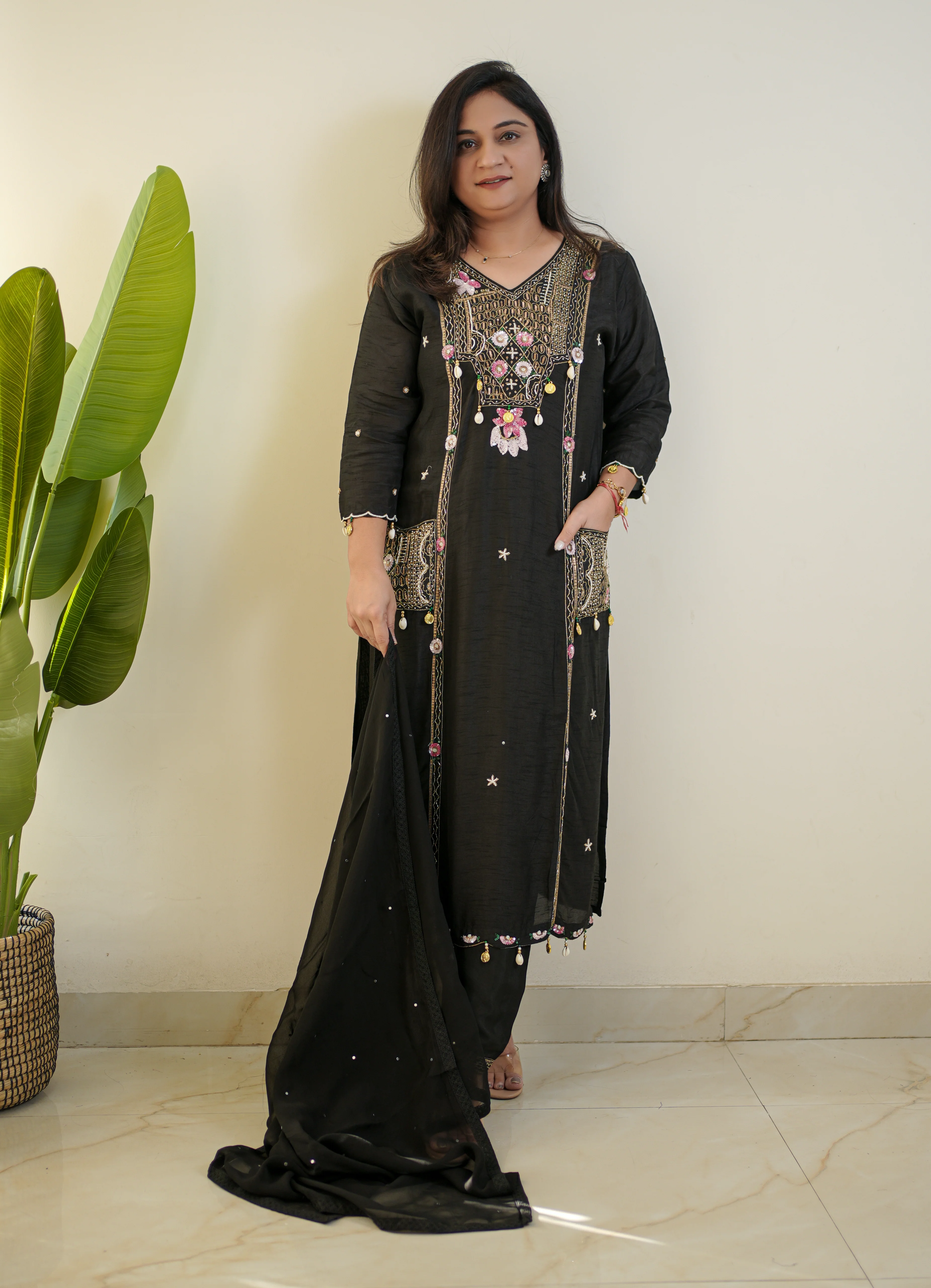 Sia Black Silk Festive HandEmbroidered Pant Set - Image 4