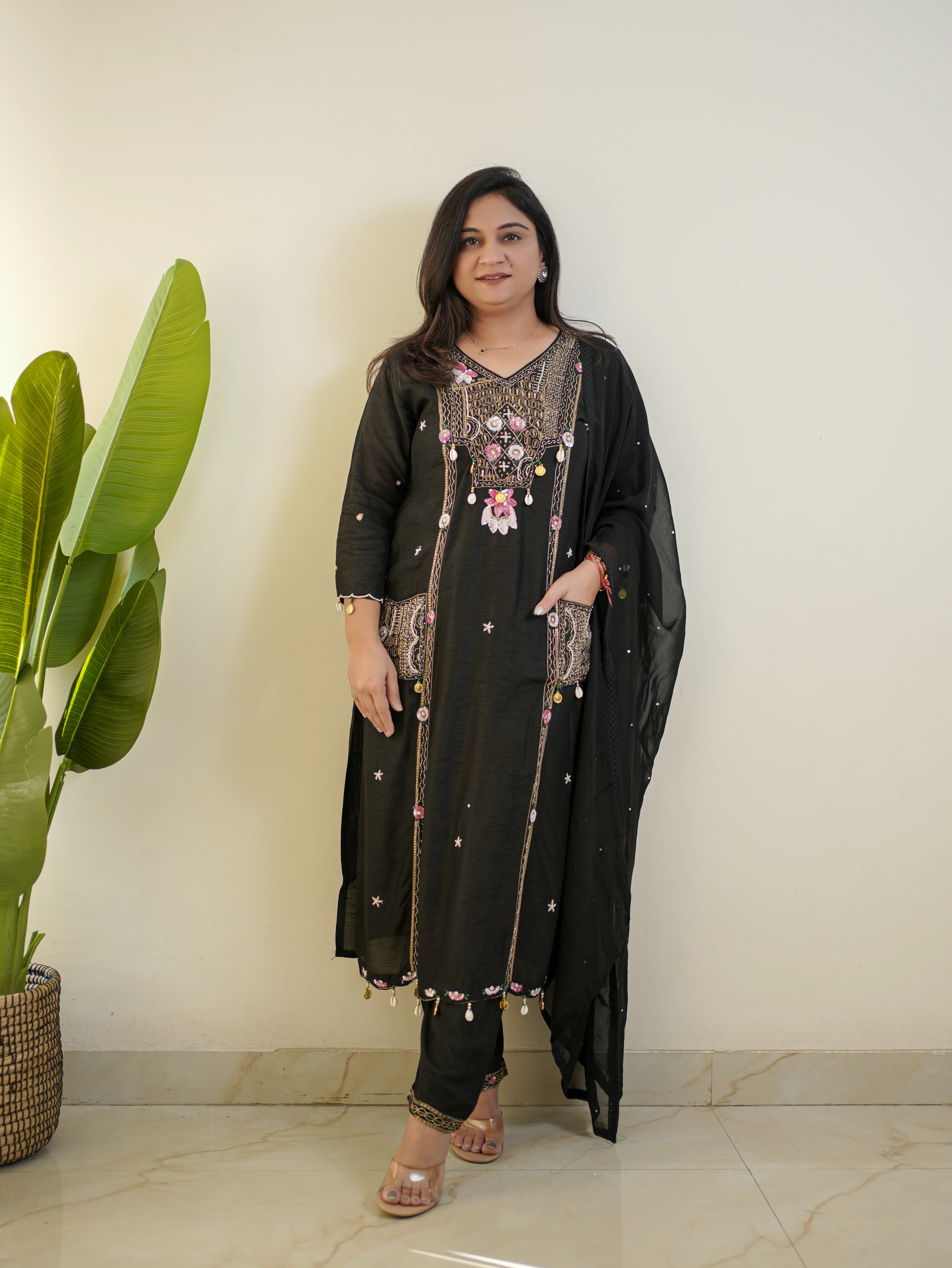 Sia Black Silk Festive HandEmbroidered Pant Set - Image 7