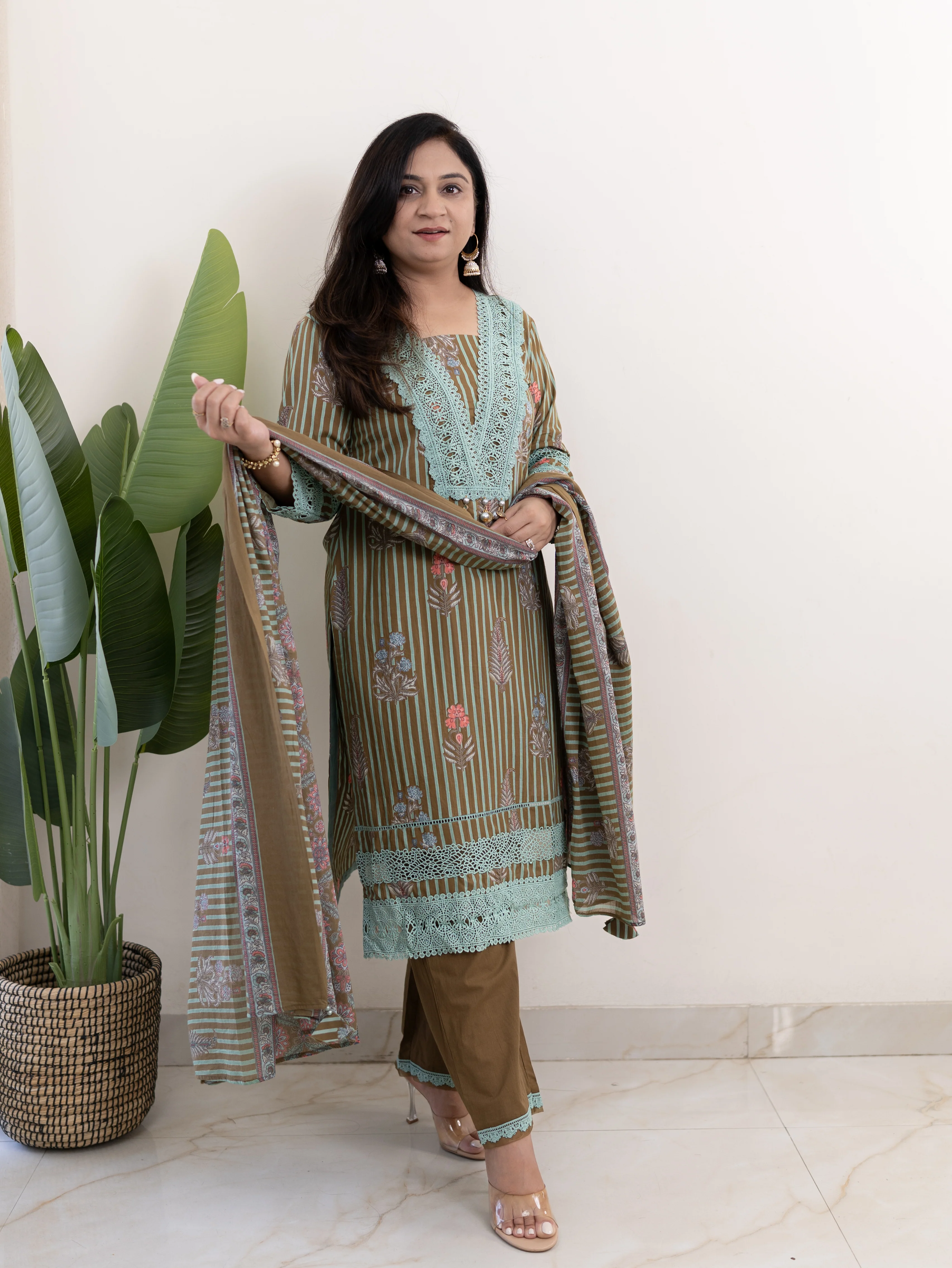 Tahira Green Striped Cotton Lace Detailed Dupatta Set - Image 4