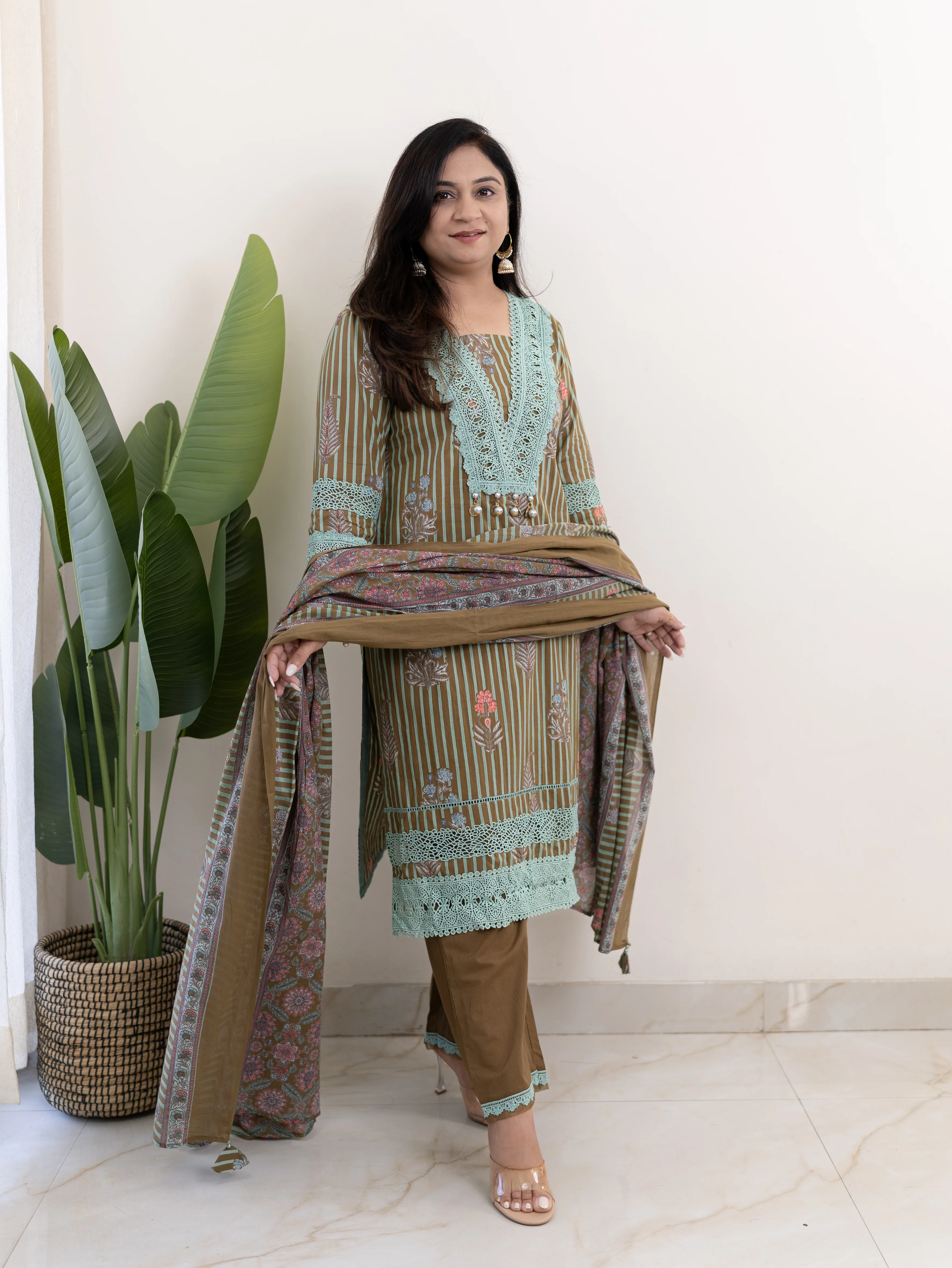 Tahira Green Striped Cotton Lace Detailed Dupatta Set - Image 5