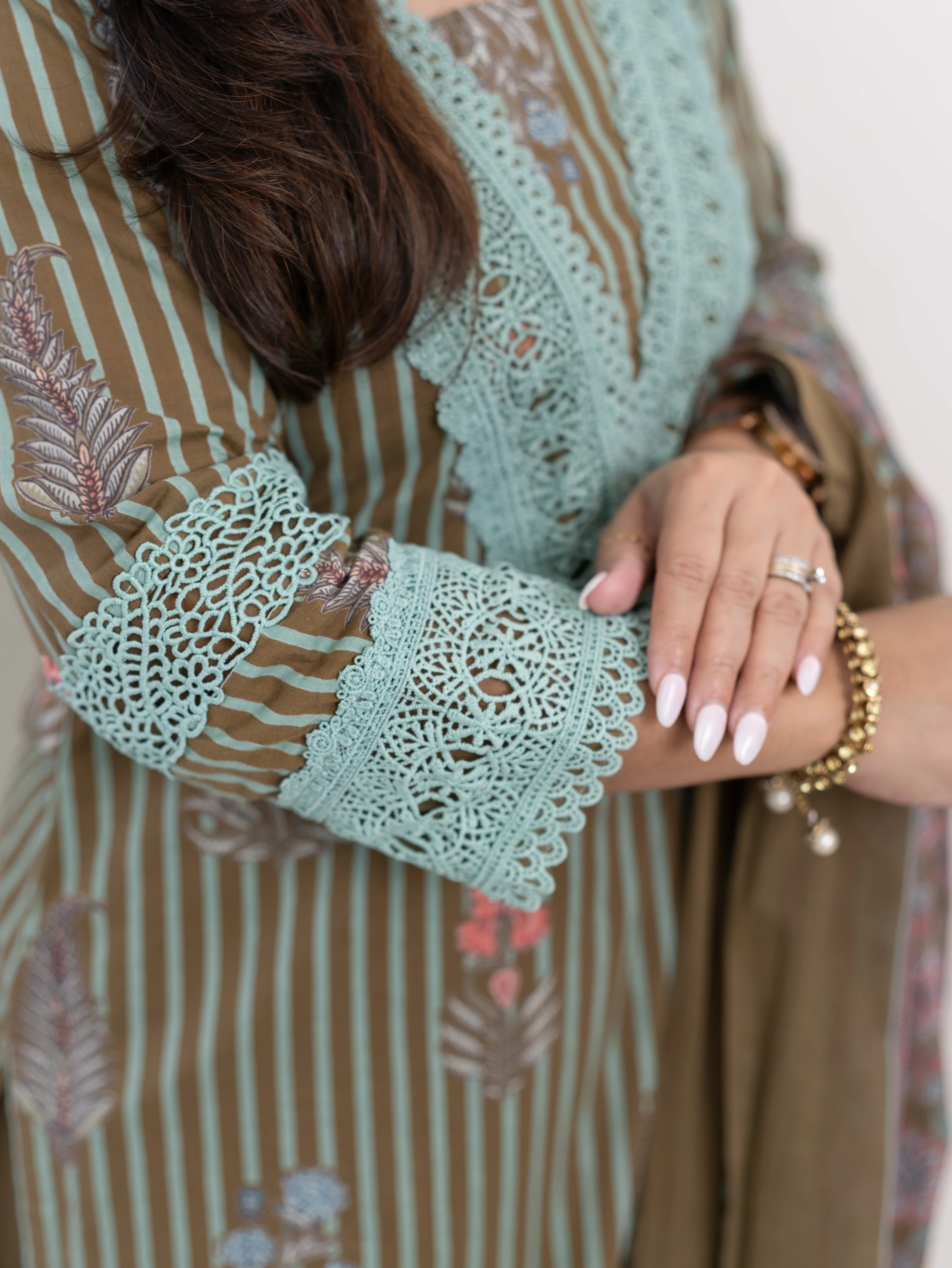 Tahira Green Striped Cotton Lace Detailed Dupatta Set - Image 7