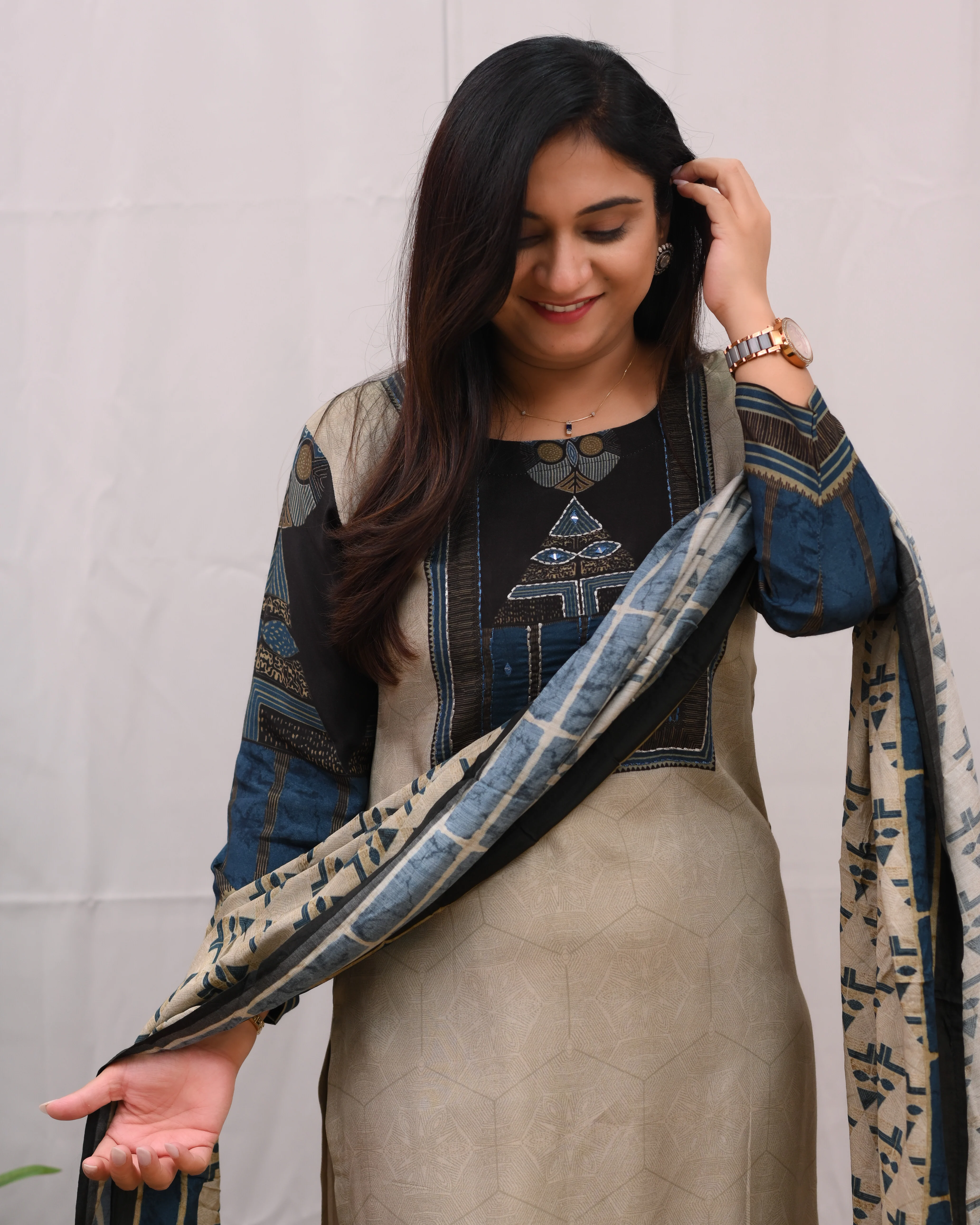 Tanuka Muslin Katha Embroidered Pant Set - Image 6