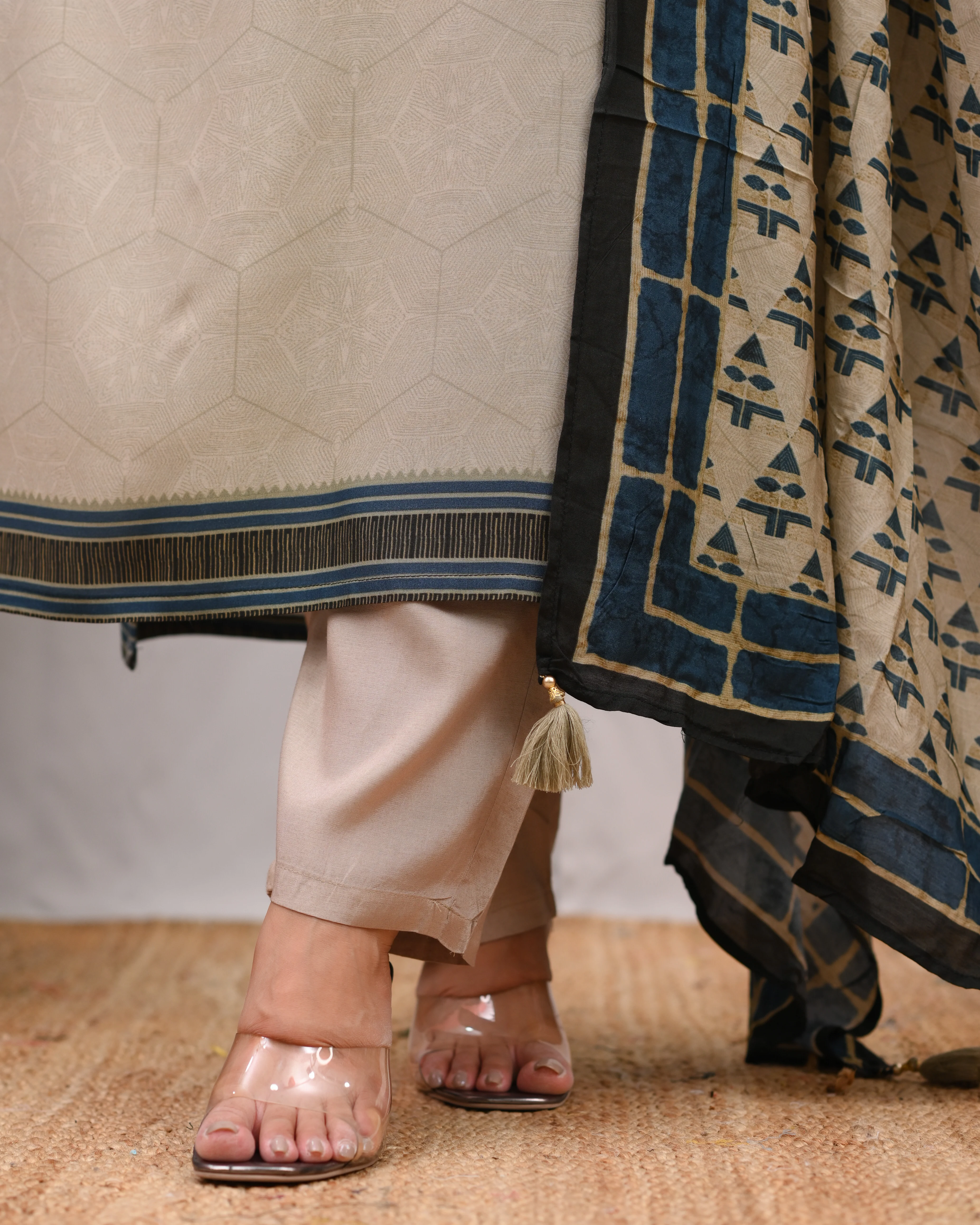 Tanuka Muslin Katha Embroidered Pant Set - Image 8