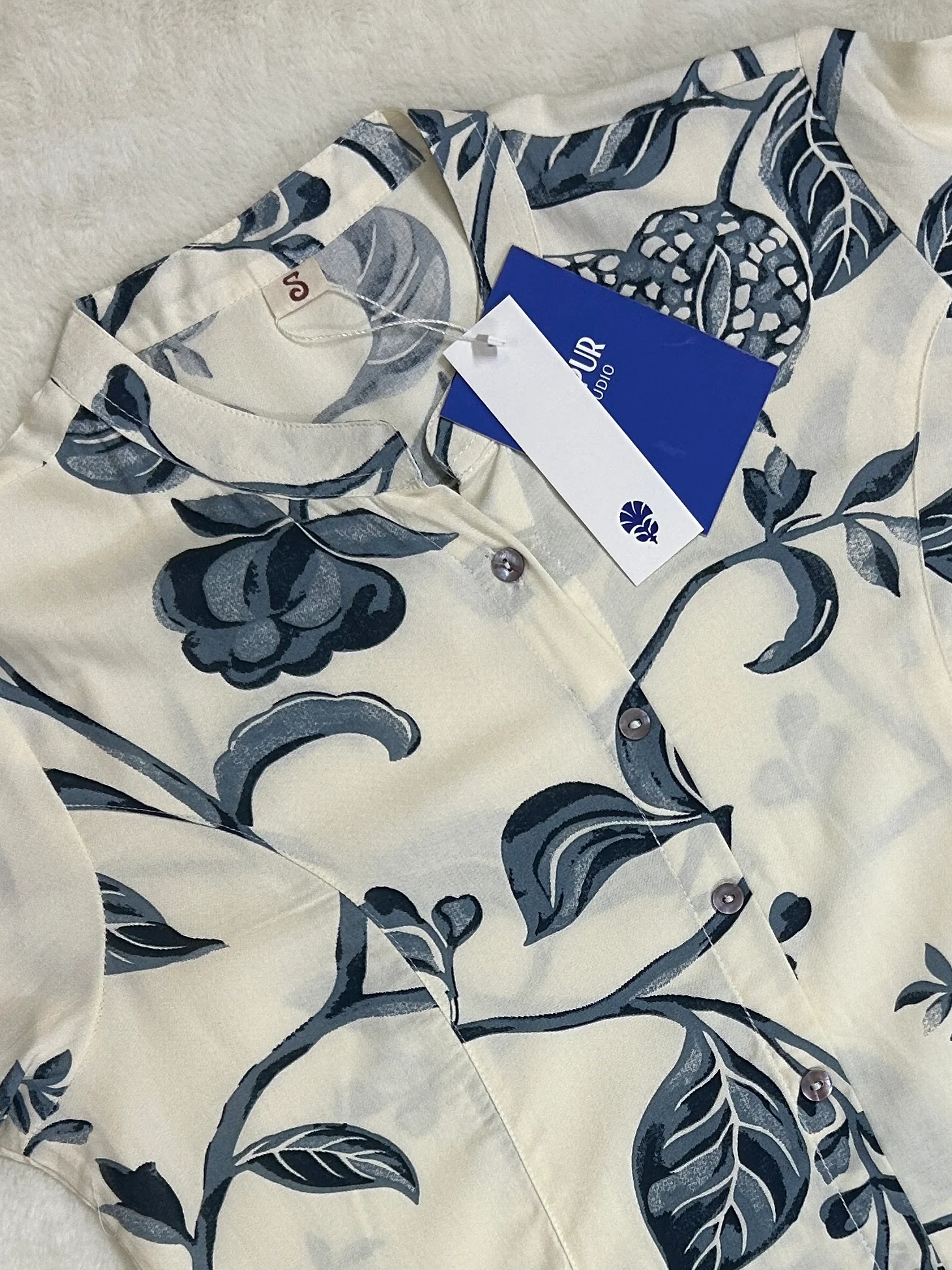 White Breathable Rayon Casual Short Top - Image 3