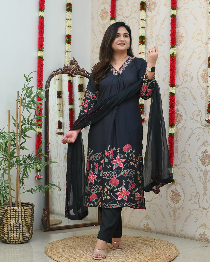 Zaar Muslin Black Floral Embroidered Pant Set - Image 3