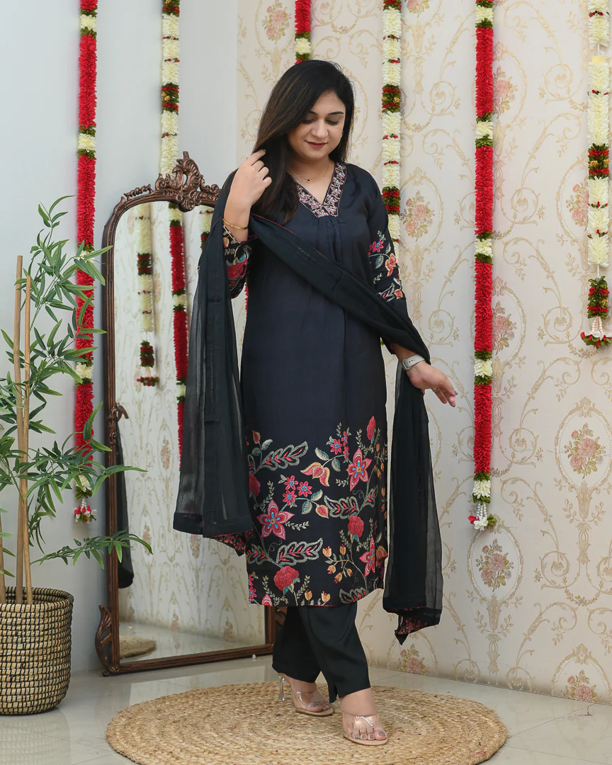 Zaar Muslin Black Floral Embroidered Pant Set - Image 4
