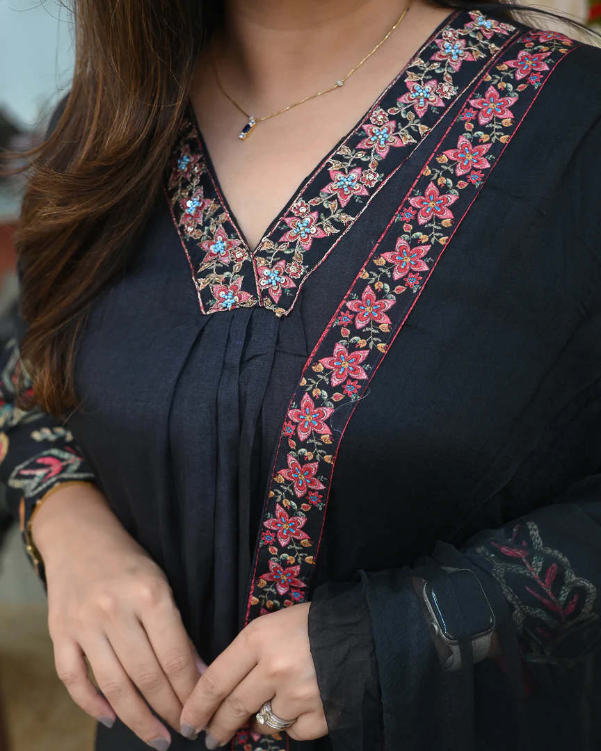 Zaar Muslin Black Floral Embroidered Pant Set - Image 6