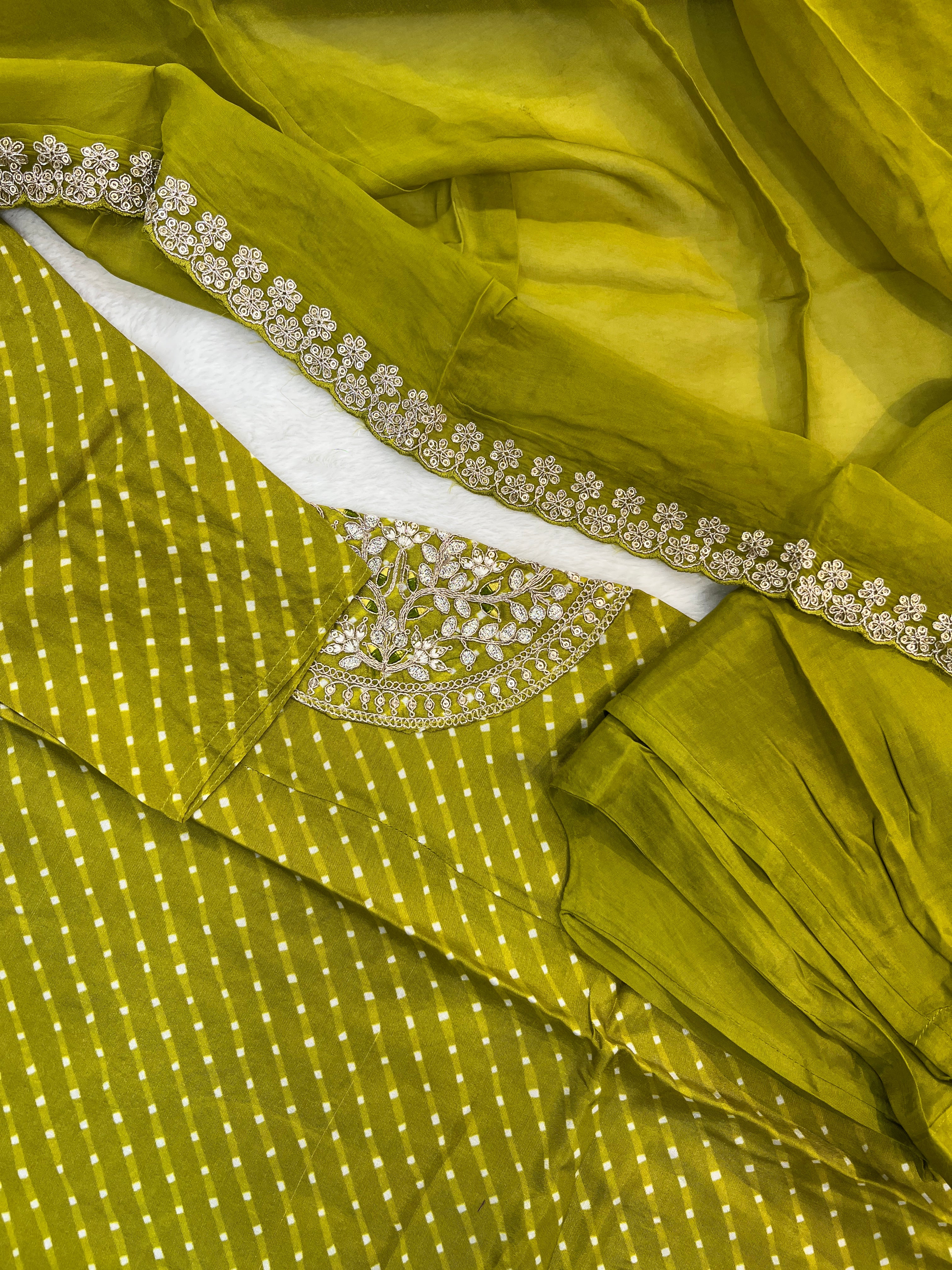 Zyra Bandhani Silk Embroidered Pant Set - Image 16