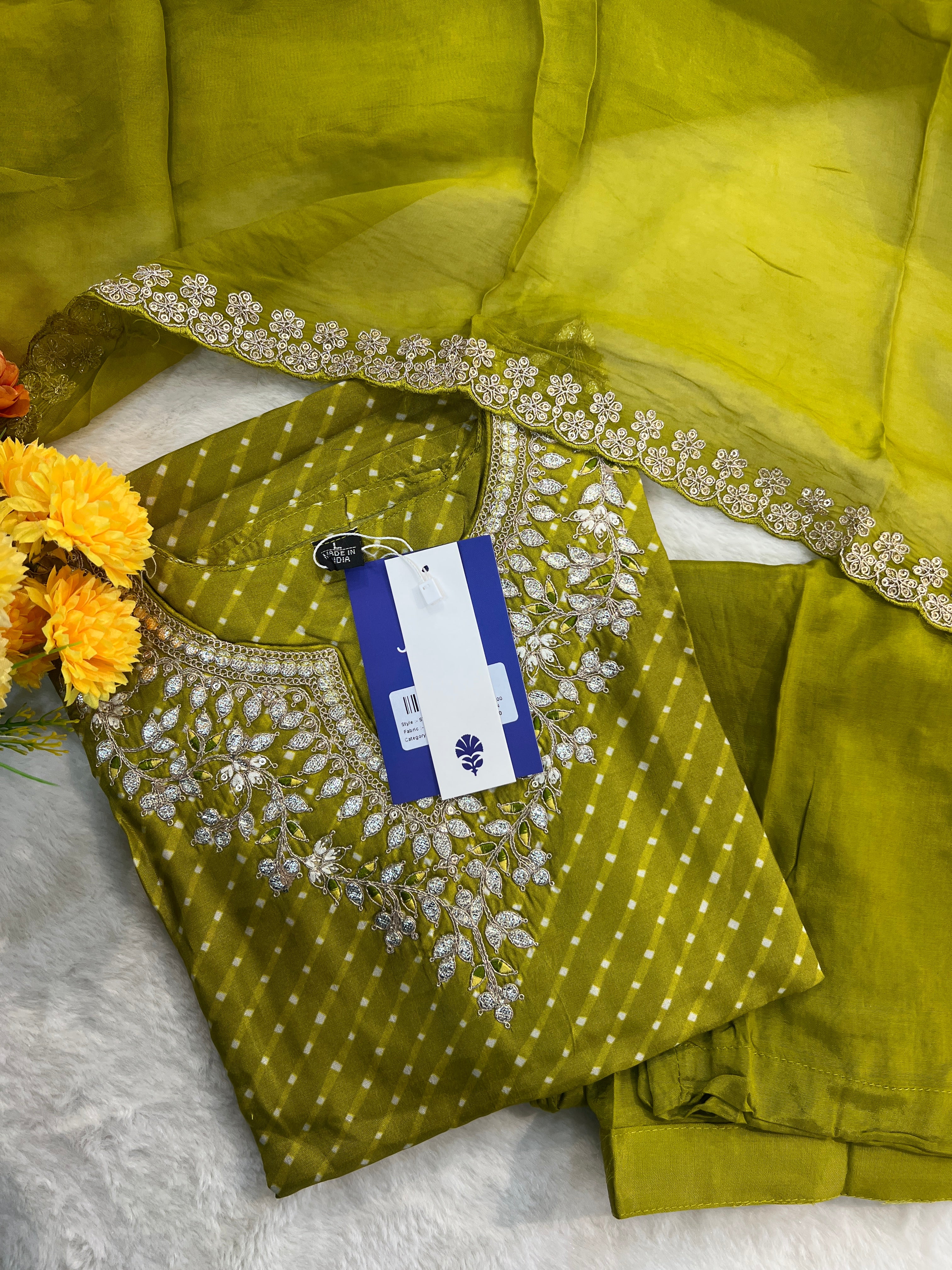 Zyra Bandhani Silk Embroidered Pant Set - Image 17